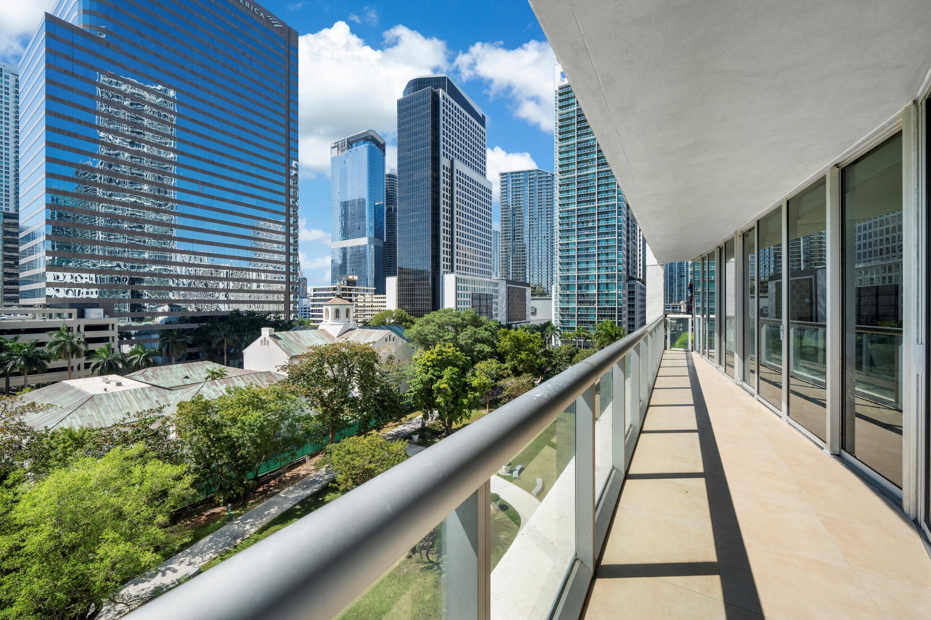 495 Brickell #811 Miami, FL 33131