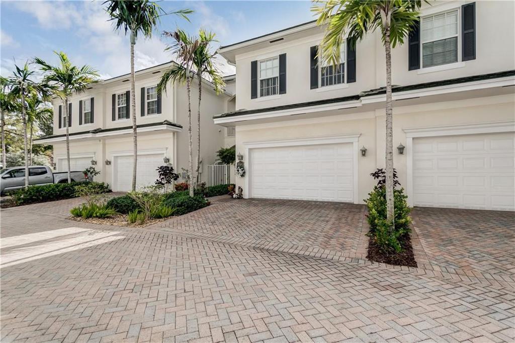 1127 N Victoria Park