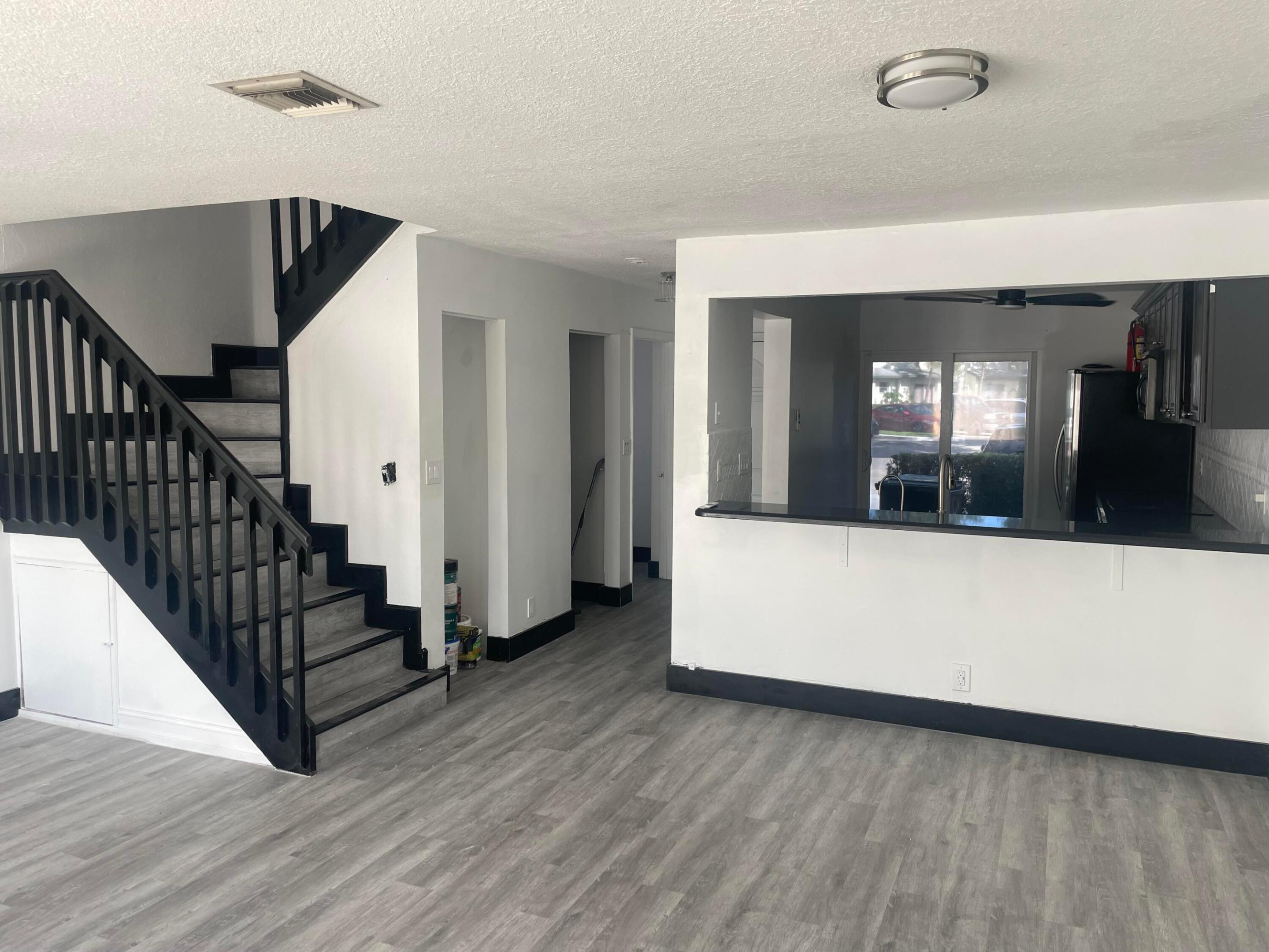 817 Crystal Lk Deerfield Beach, FL 33064