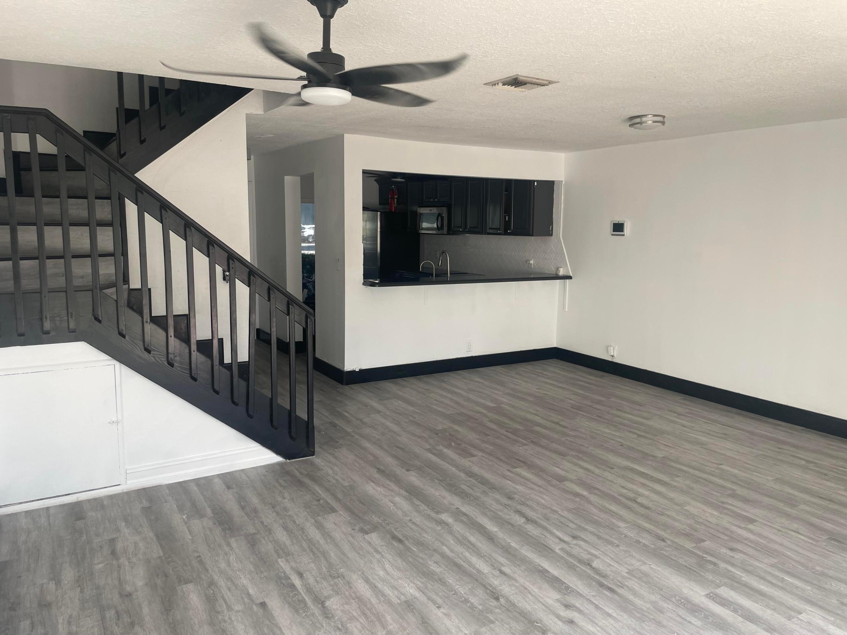 817 Crystal Lk Deerfield Beach, FL 33064
