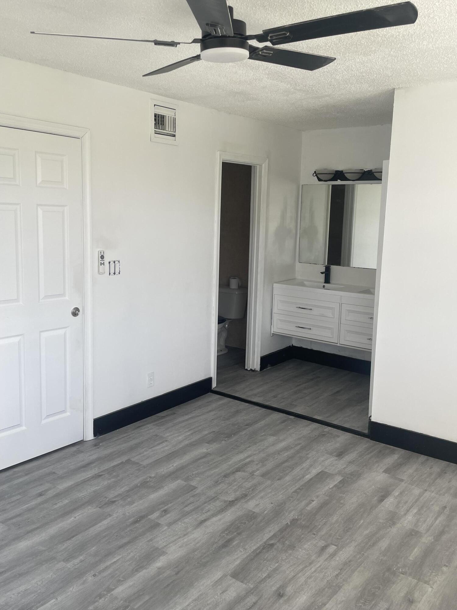 817 Crystal Lk Deerfield Beach, FL 33064
