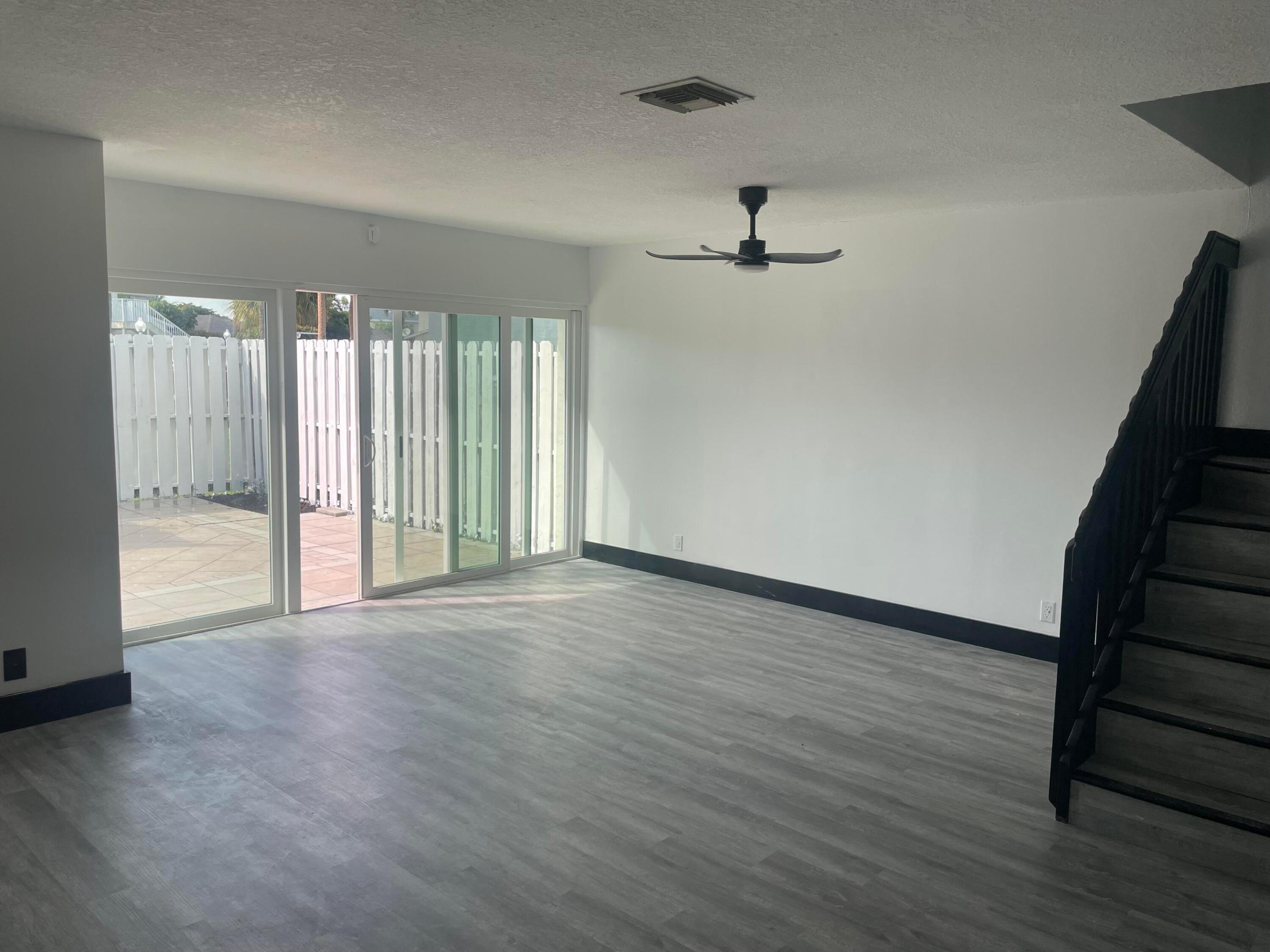 817 Crystal Lk Deerfield Beach, FL 33064