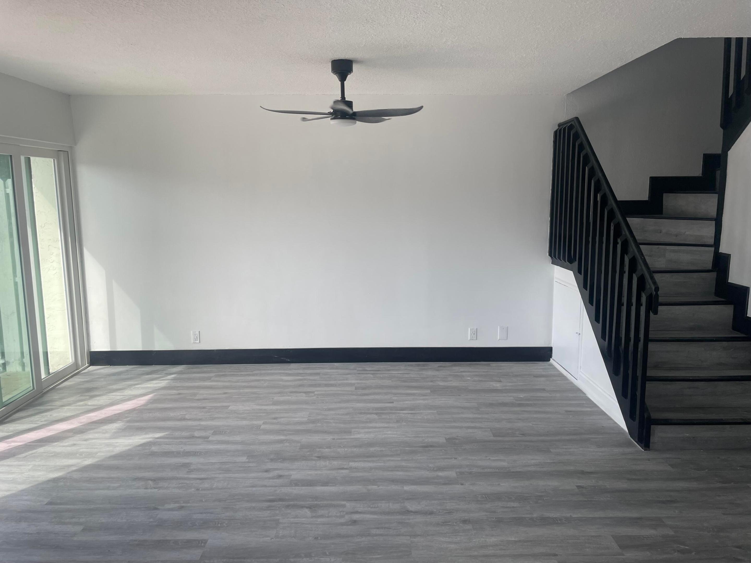 817 Crystal Lk Deerfield Beach, FL 33064