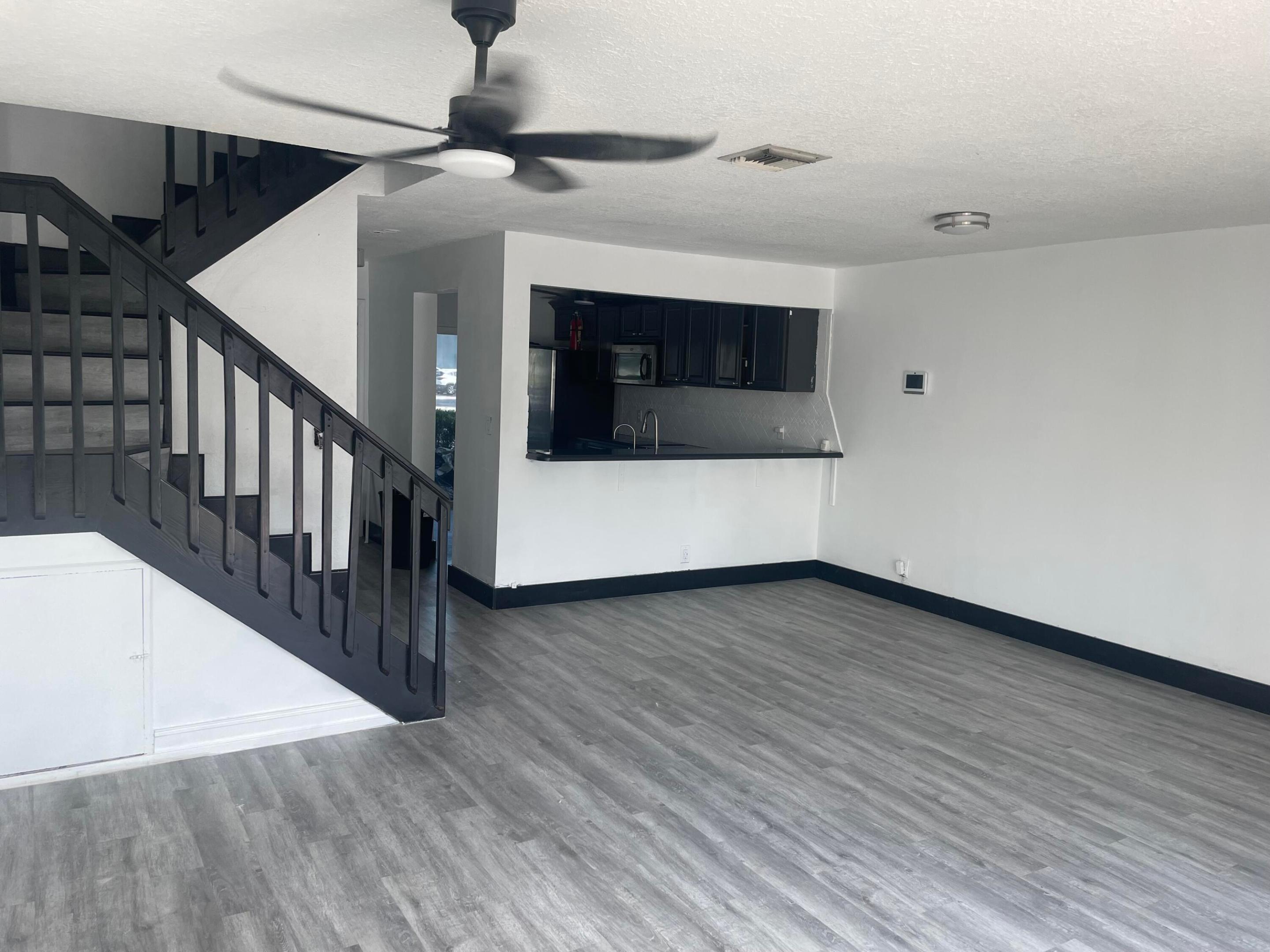817 Crystal Lk Deerfield Beach, FL 33064