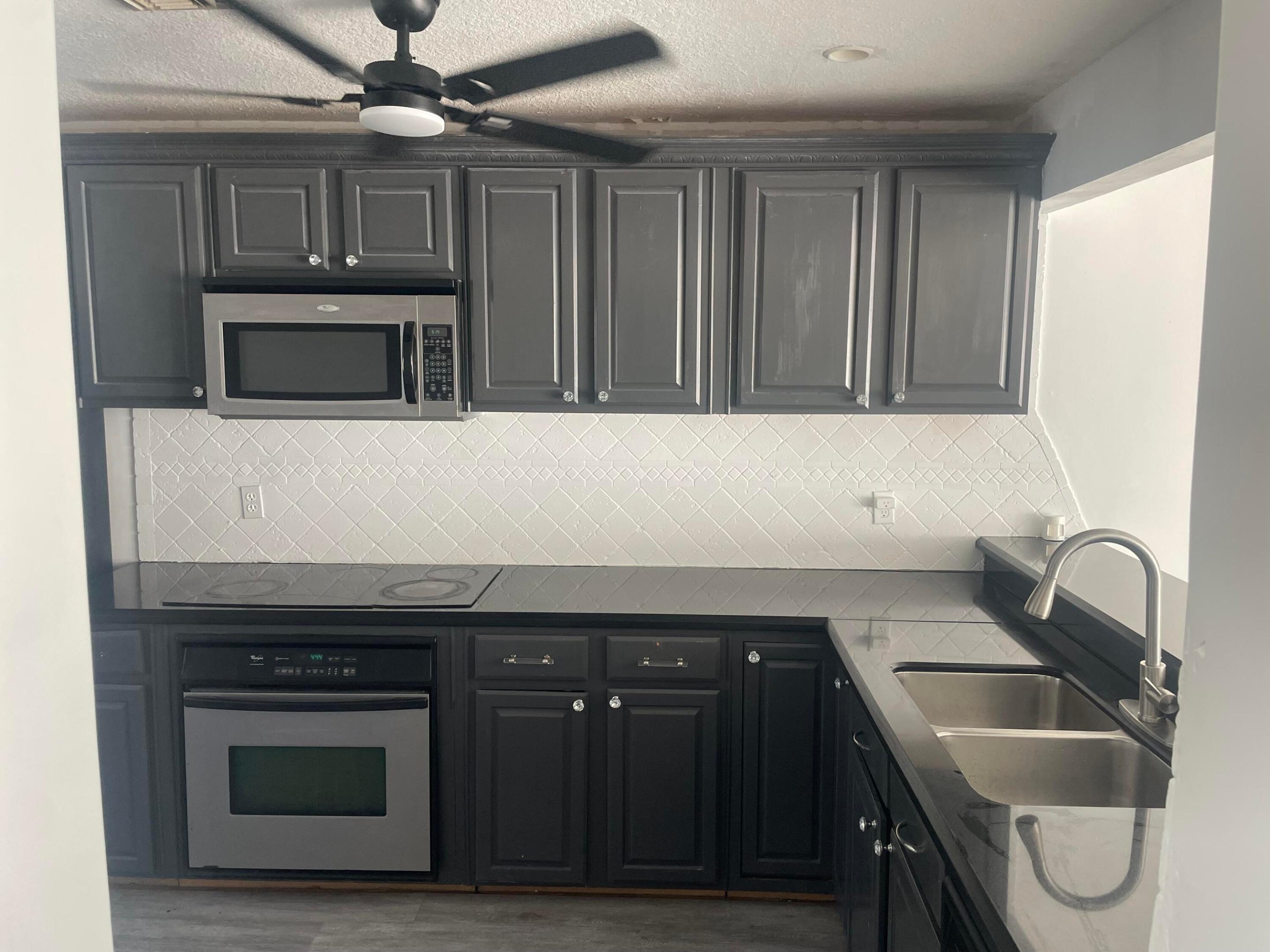 817 Crystal Lk Deerfield Beach, FL 33064