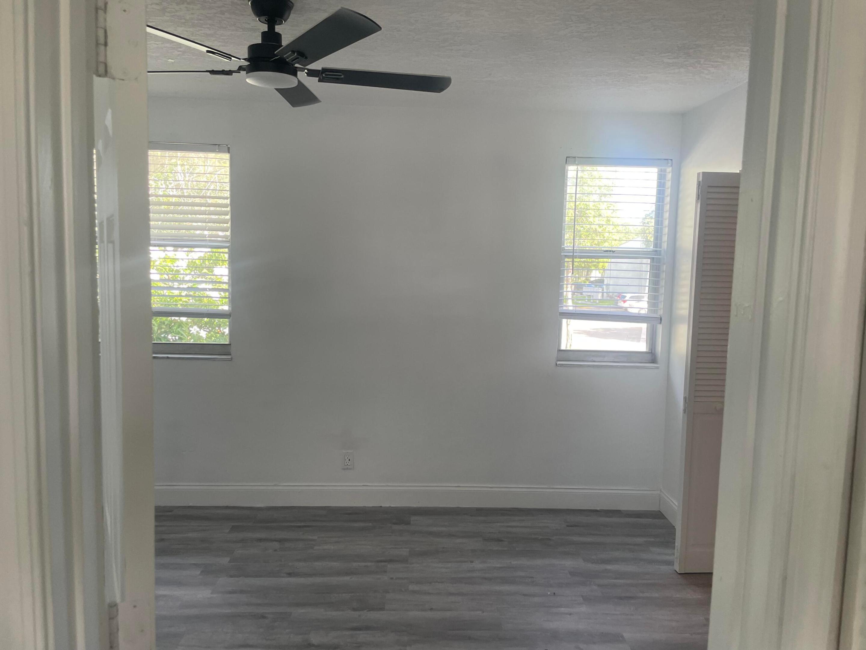 817 Crystal Lk Deerfield Beach, FL 33064