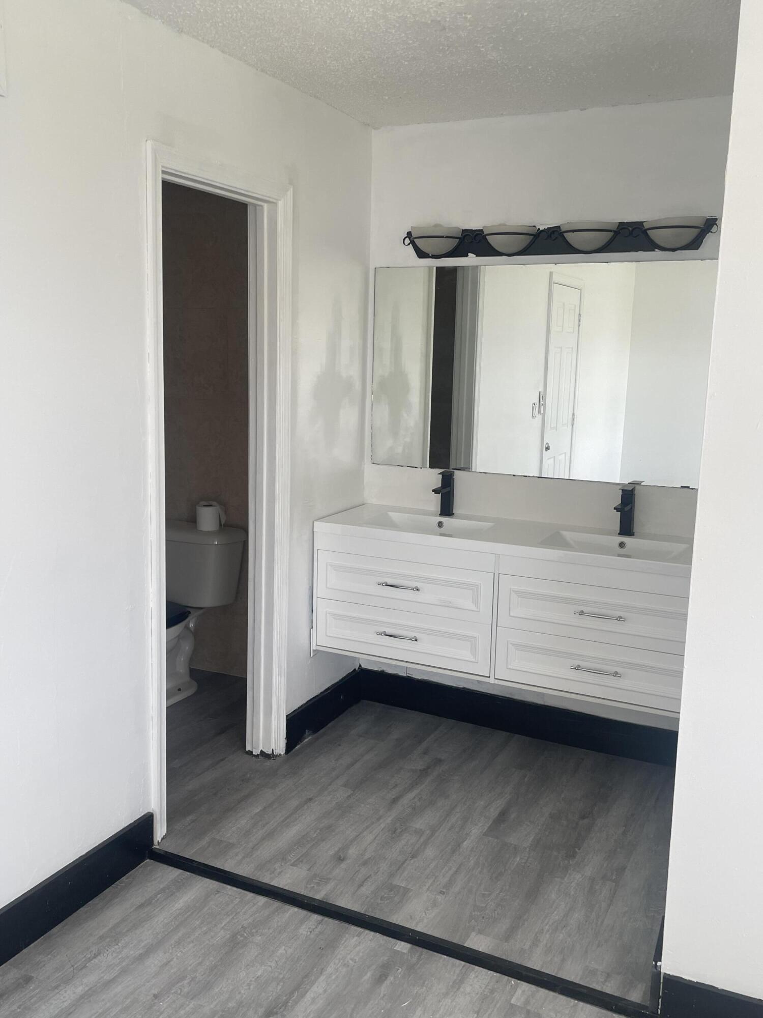 817 Crystal Lk Deerfield Beach, FL 33064