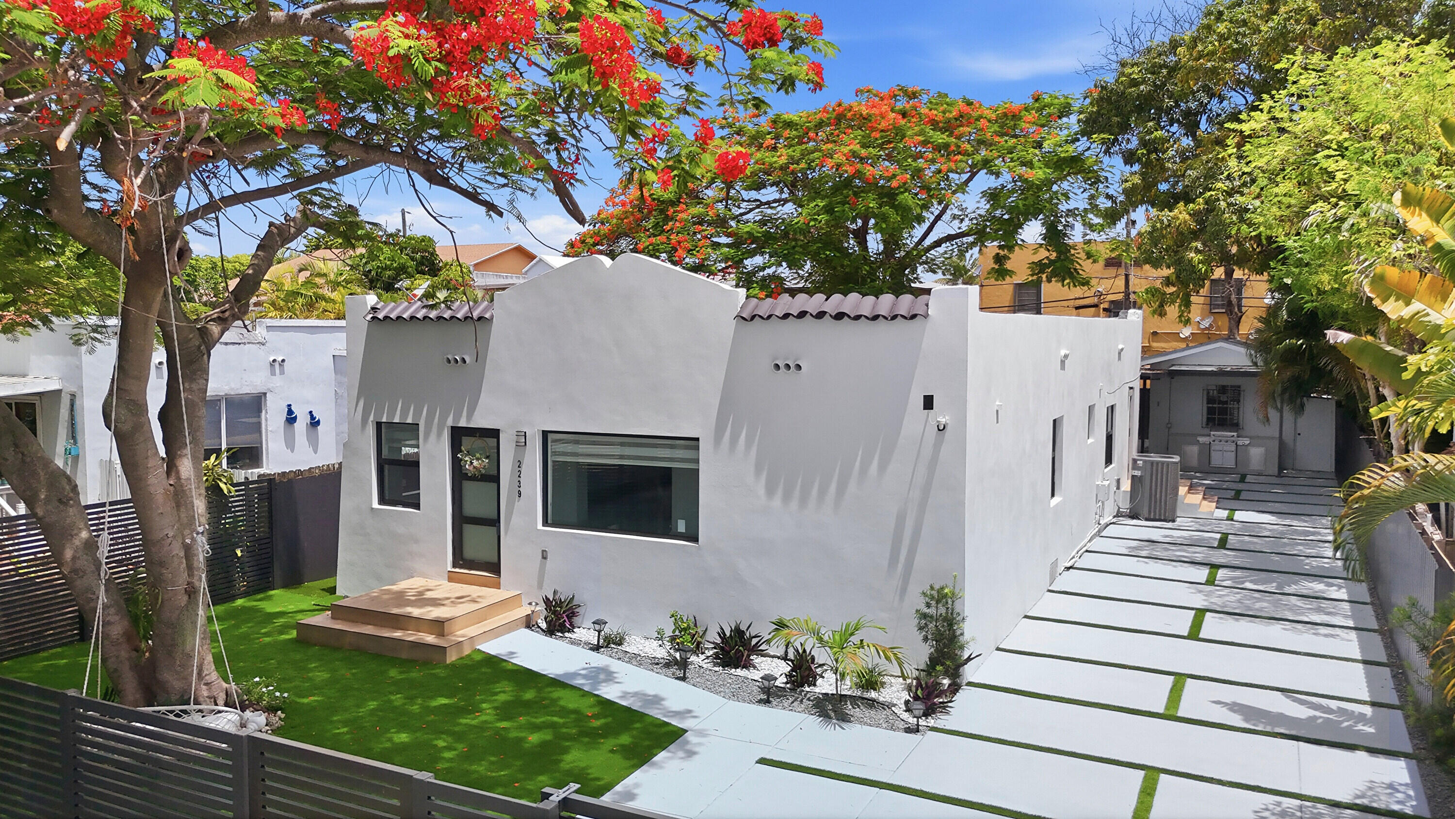 2239 SW 10th