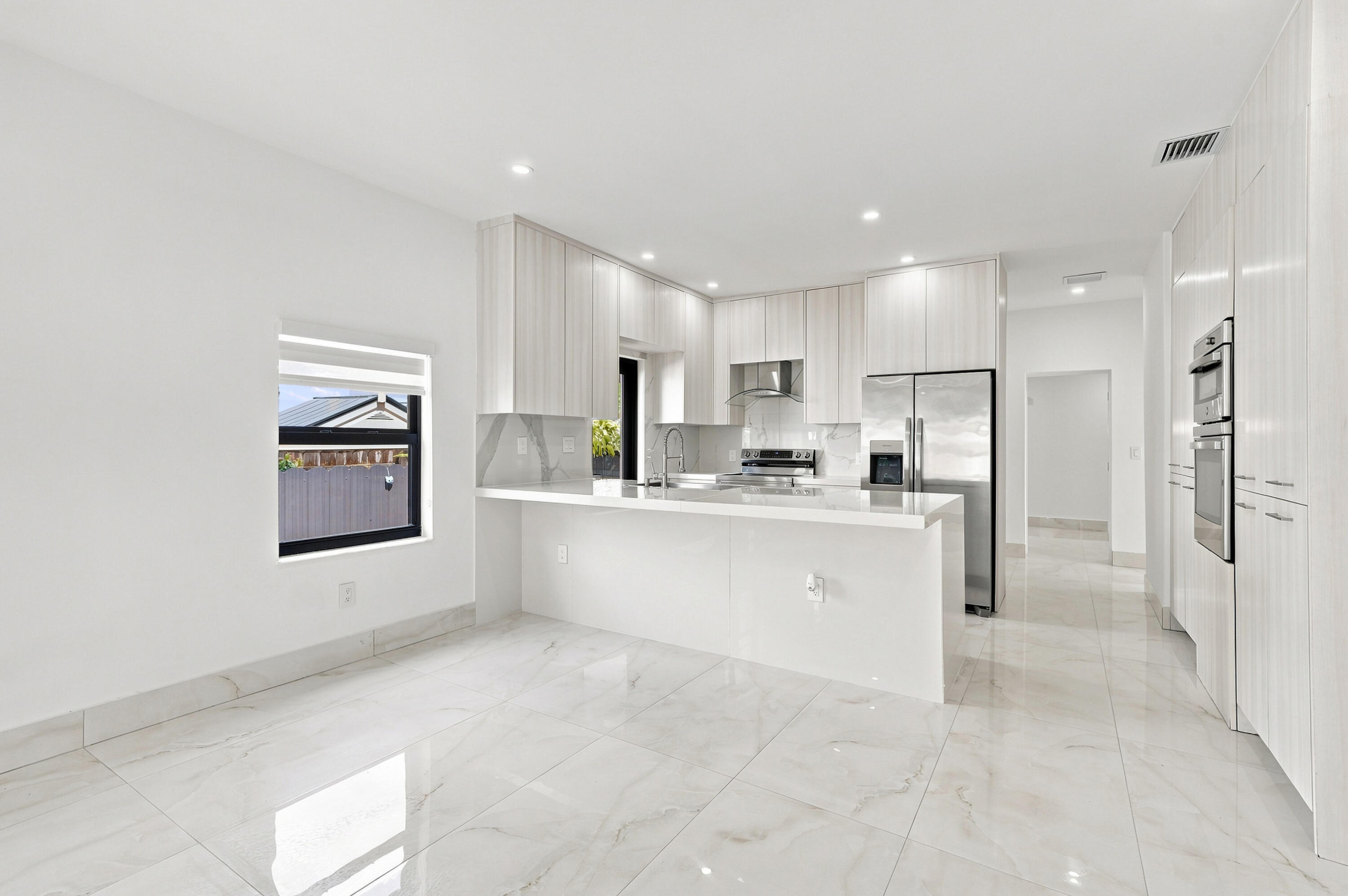 2239 SW 10th Miami, FL 33135