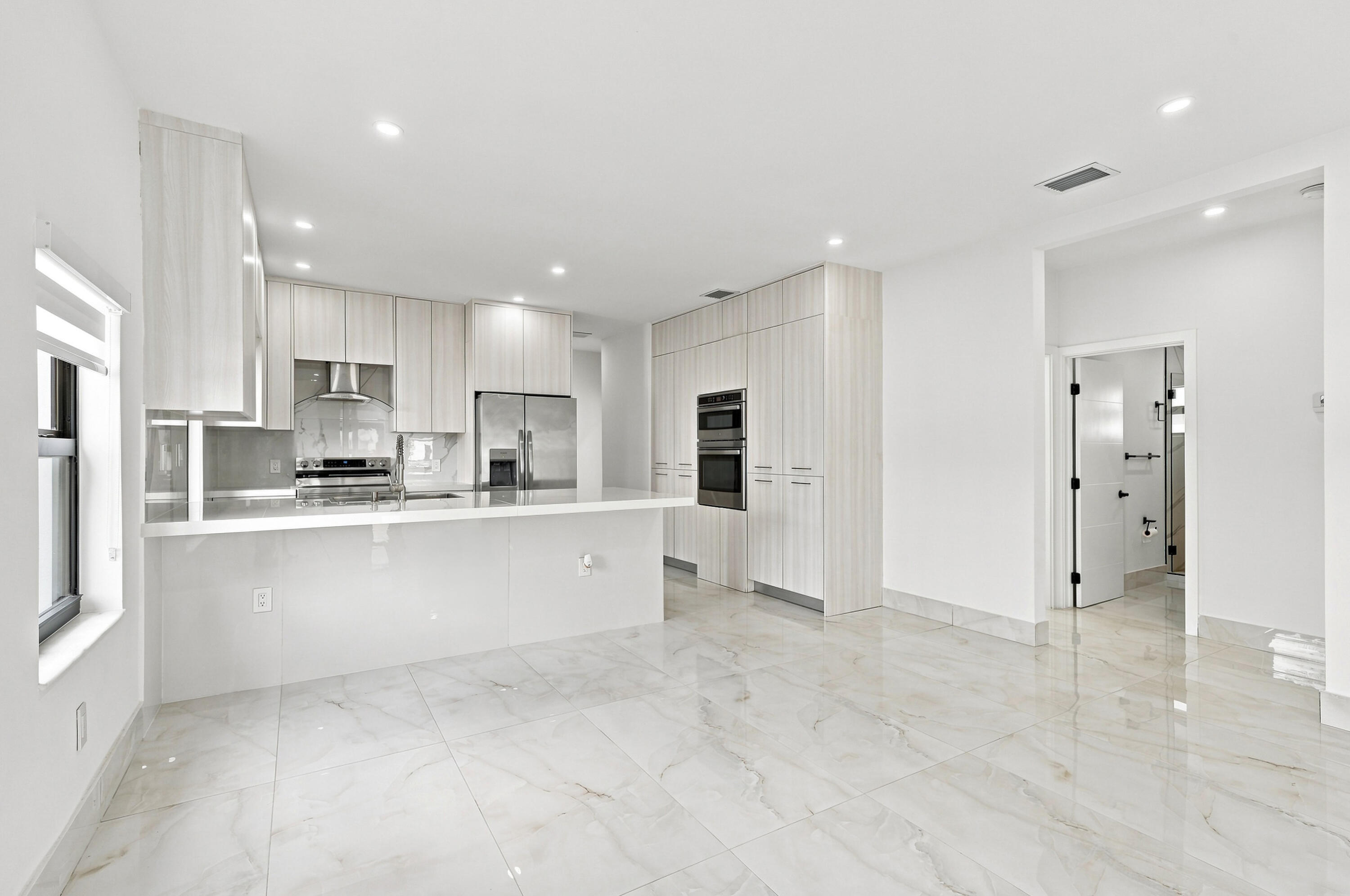 2239 SW 10th Miami, FL 33135