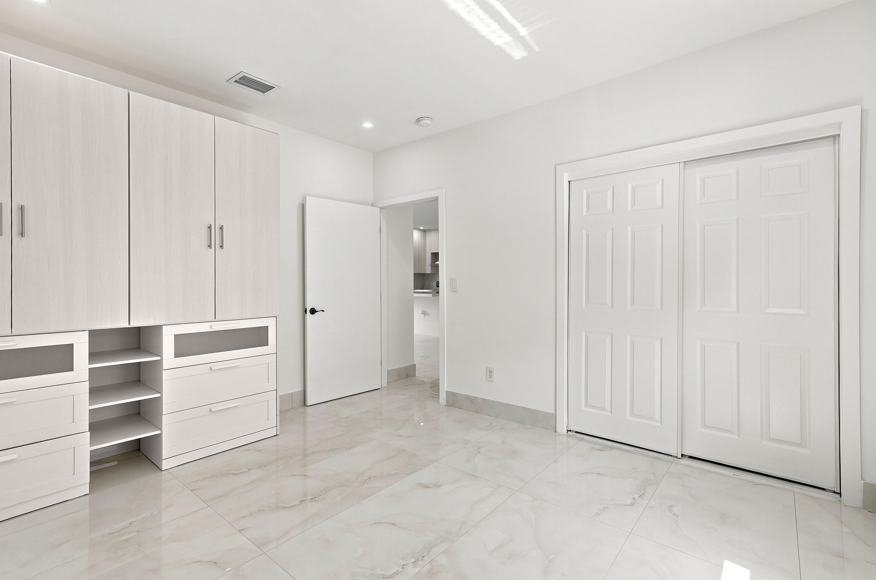 2239 SW 10th Miami, FL 33135