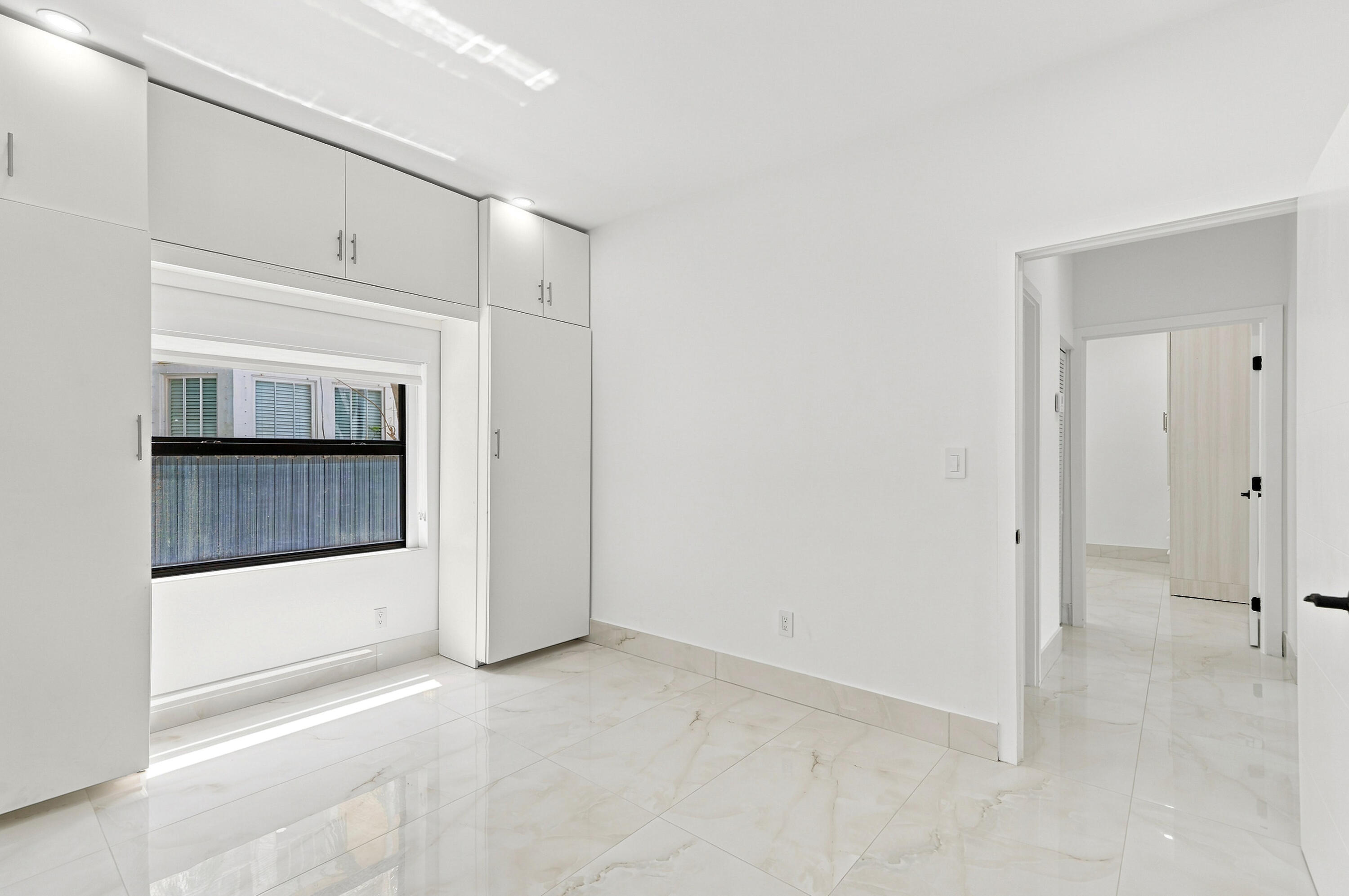 2239 SW 10th Miami, FL 33135