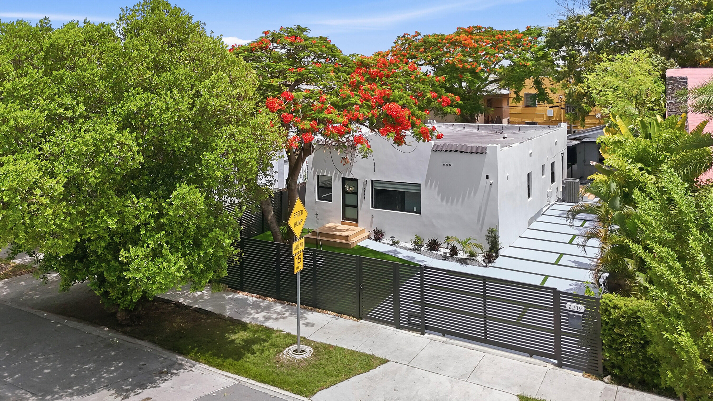 2239 SW 10th Miami, FL 33135