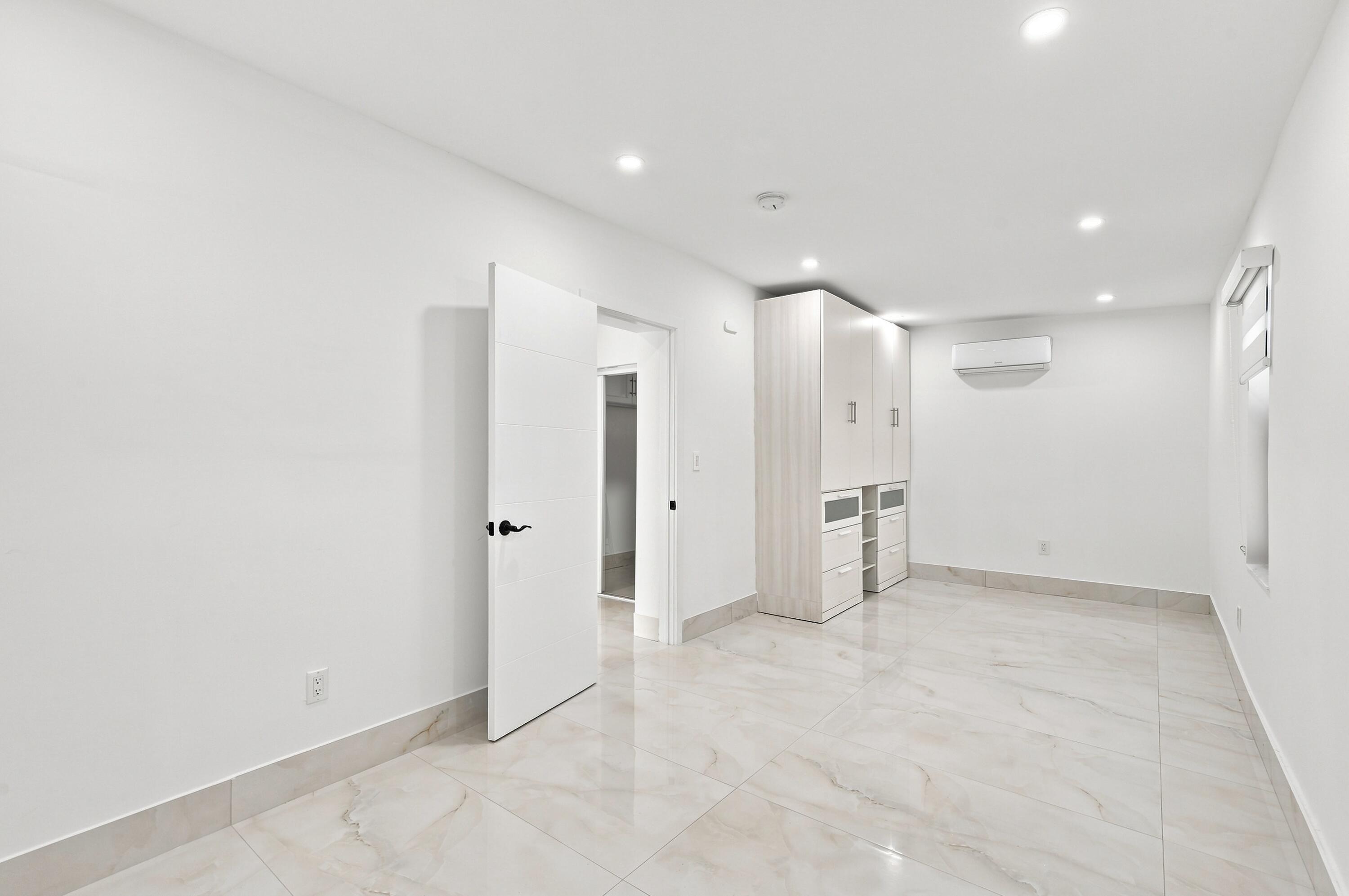 2239 SW 10th Miami, FL 33135