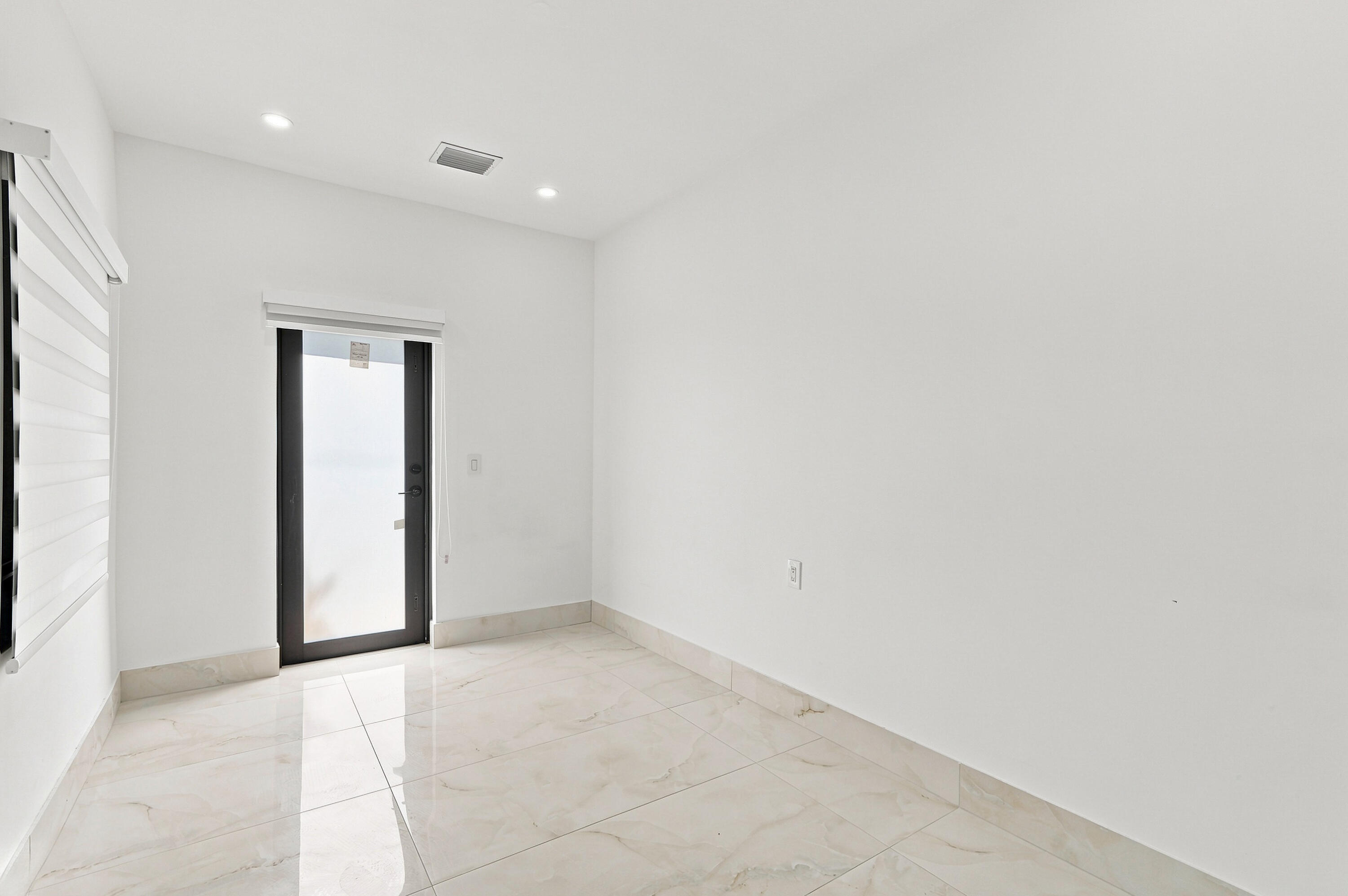 2239 SW 10th Miami, FL 33135