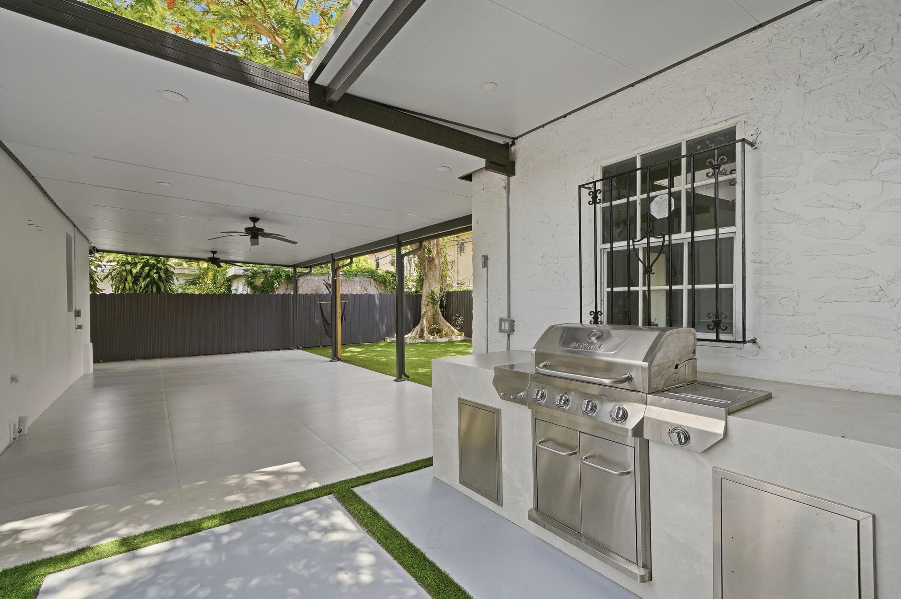 2239 SW 10th Miami, FL 33135