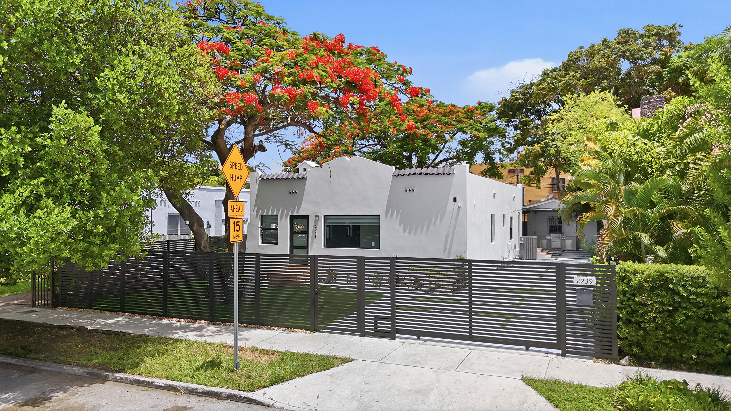 2239 SW 10th Miami, FL 33135