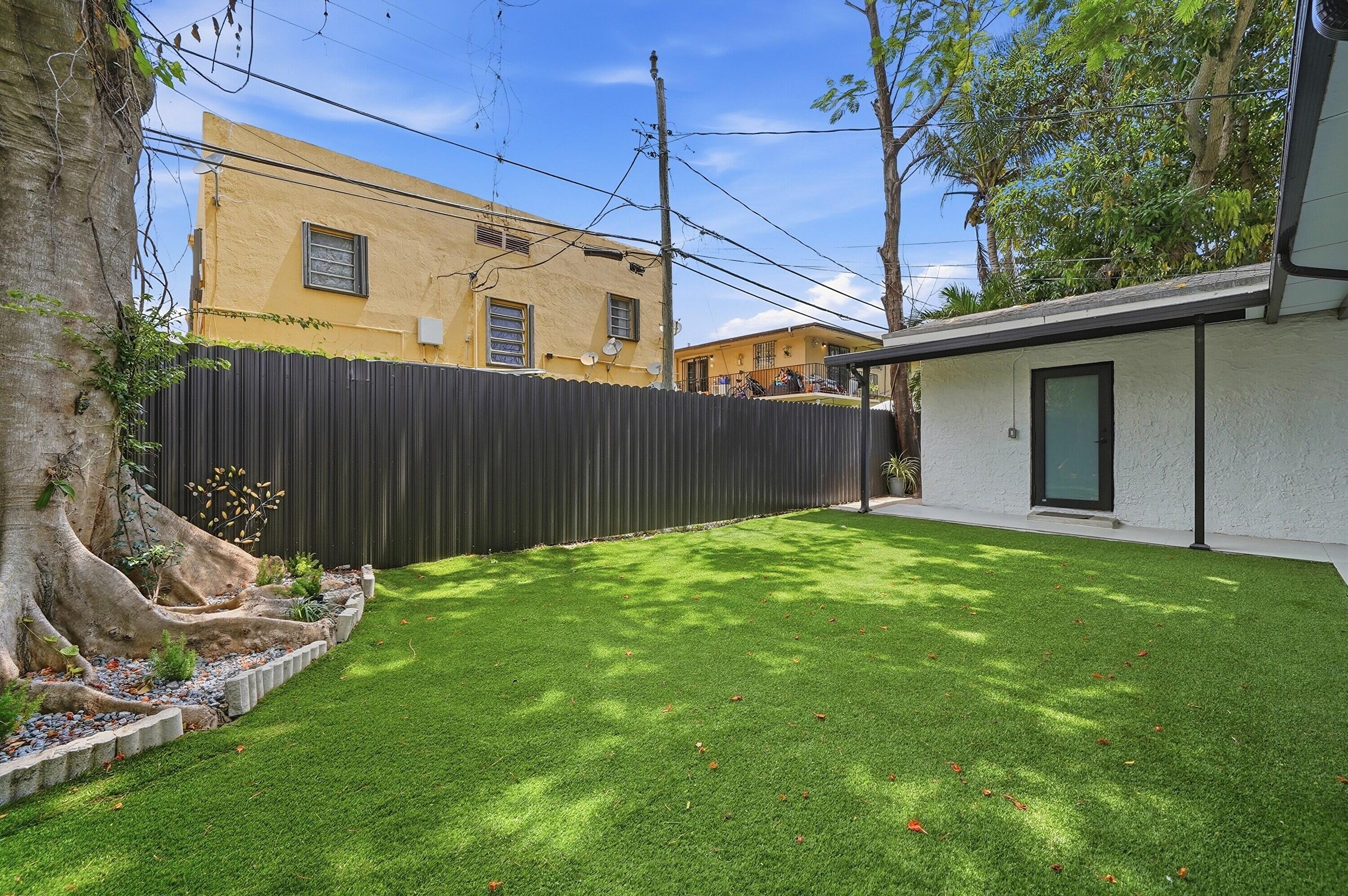 2239 SW 10th Miami, FL 33135