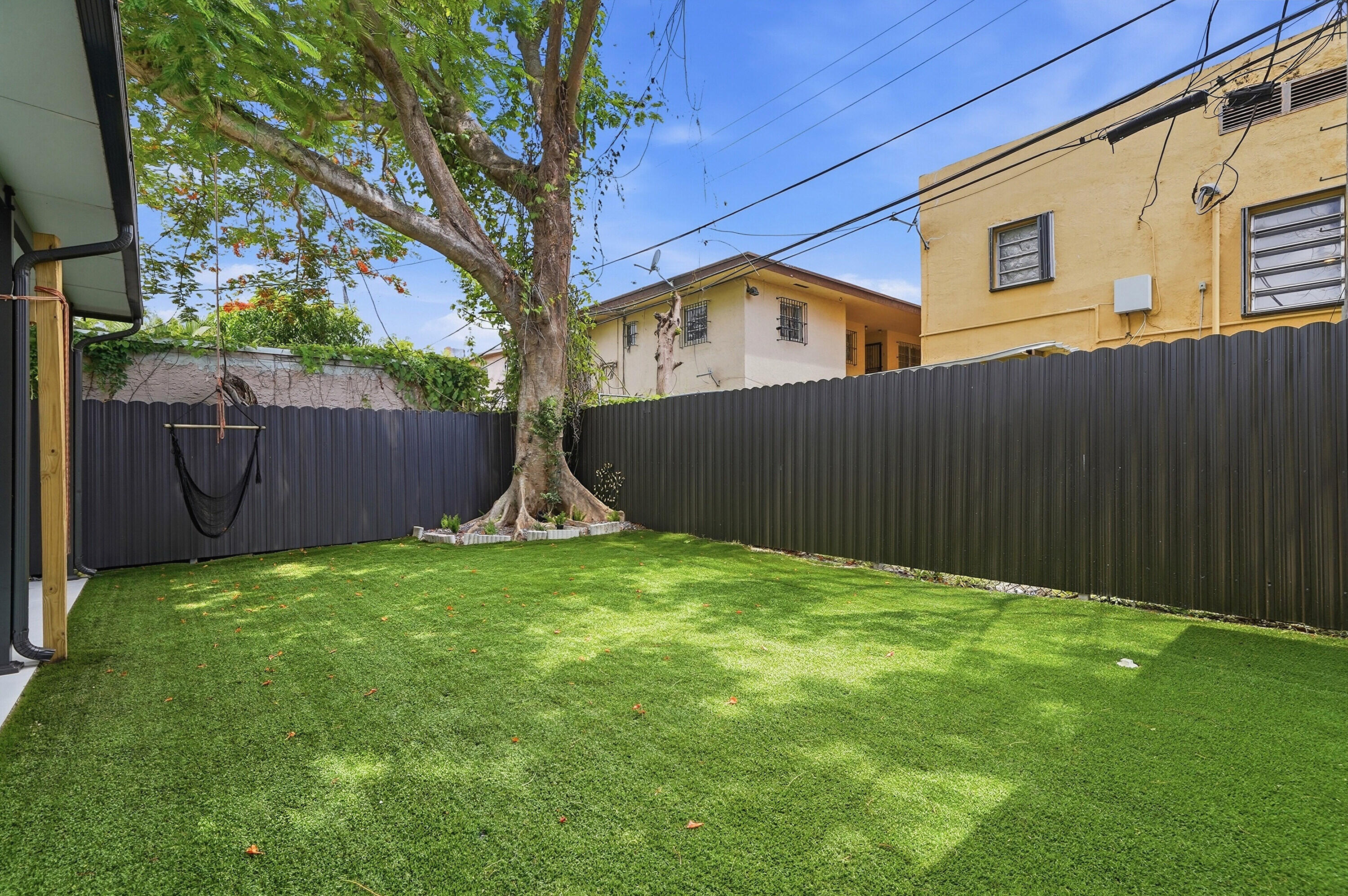 2239 SW 10th Miami, FL 33135