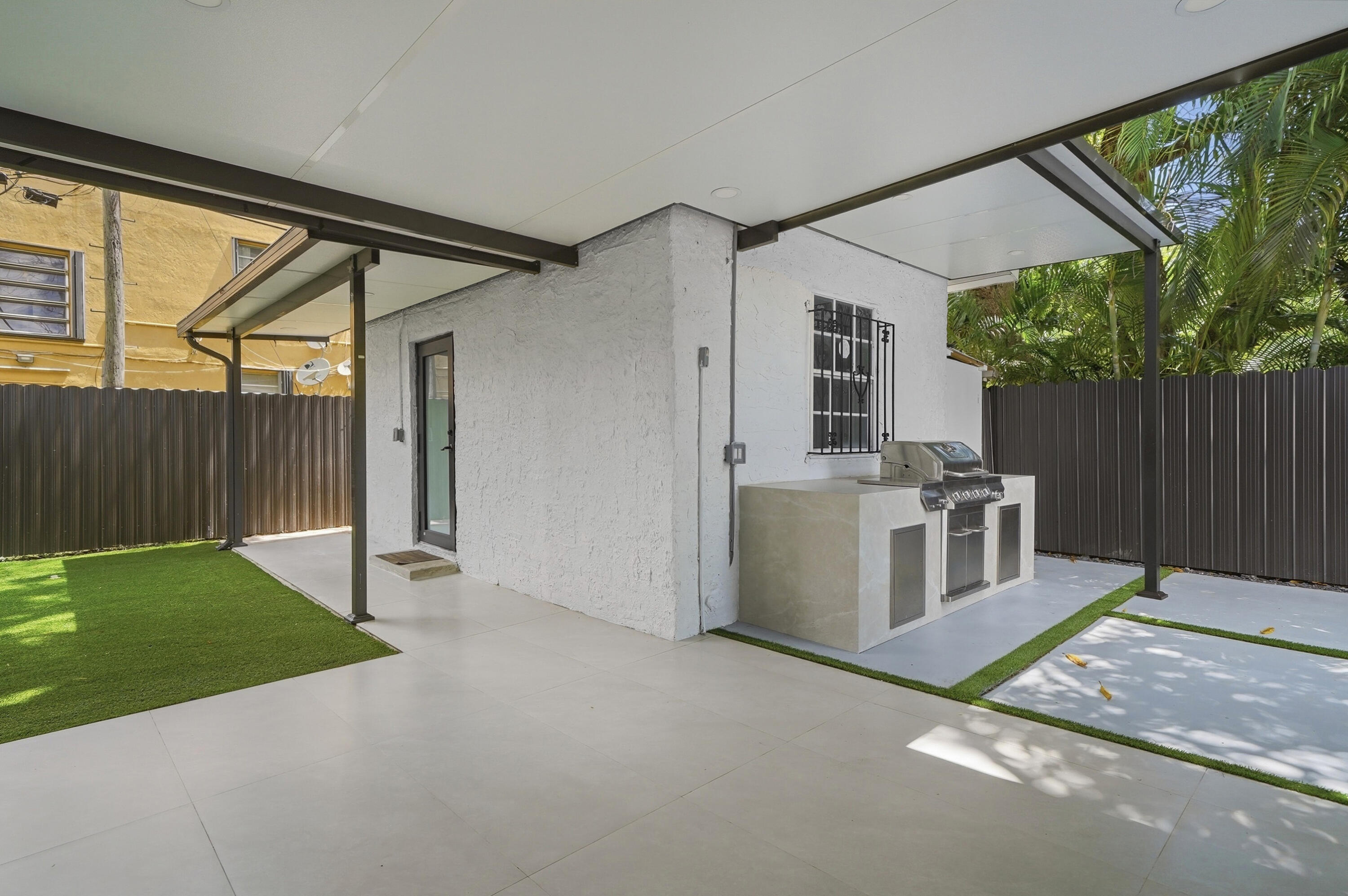 2239 SW 10th Miami, FL 33135