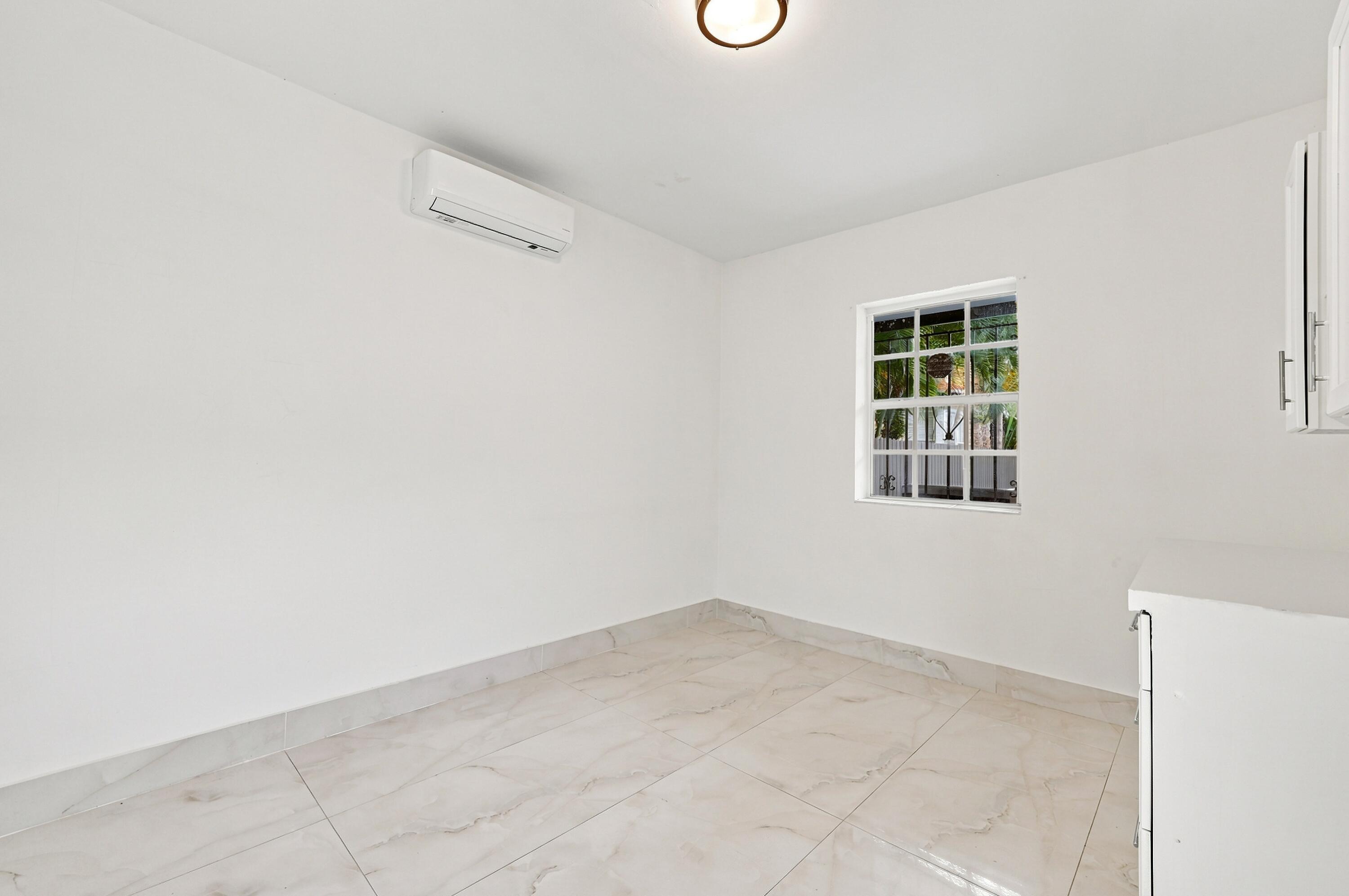 2239 SW 10th Miami, FL 33135