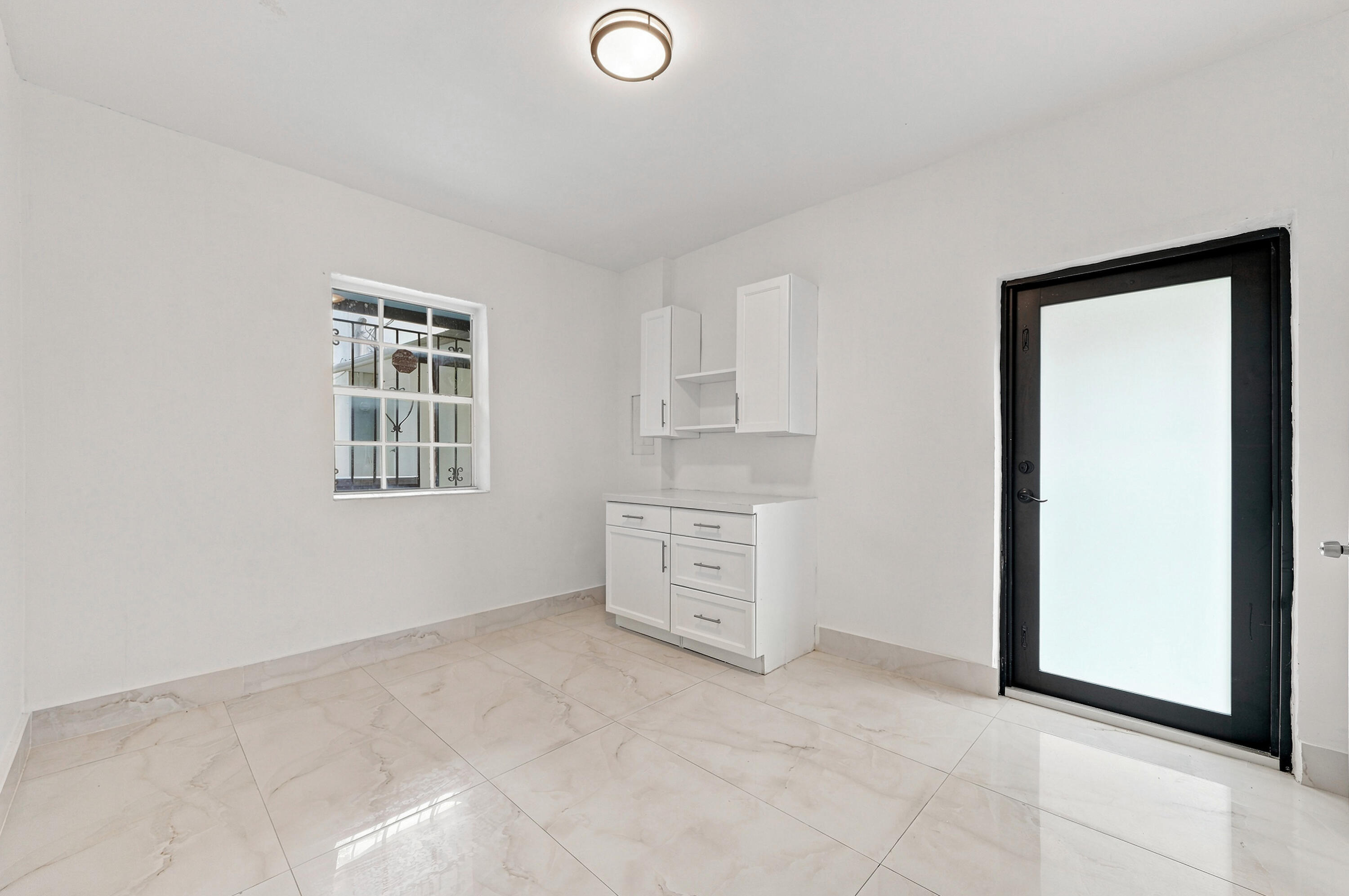 2239 SW 10th Miami, FL 33135