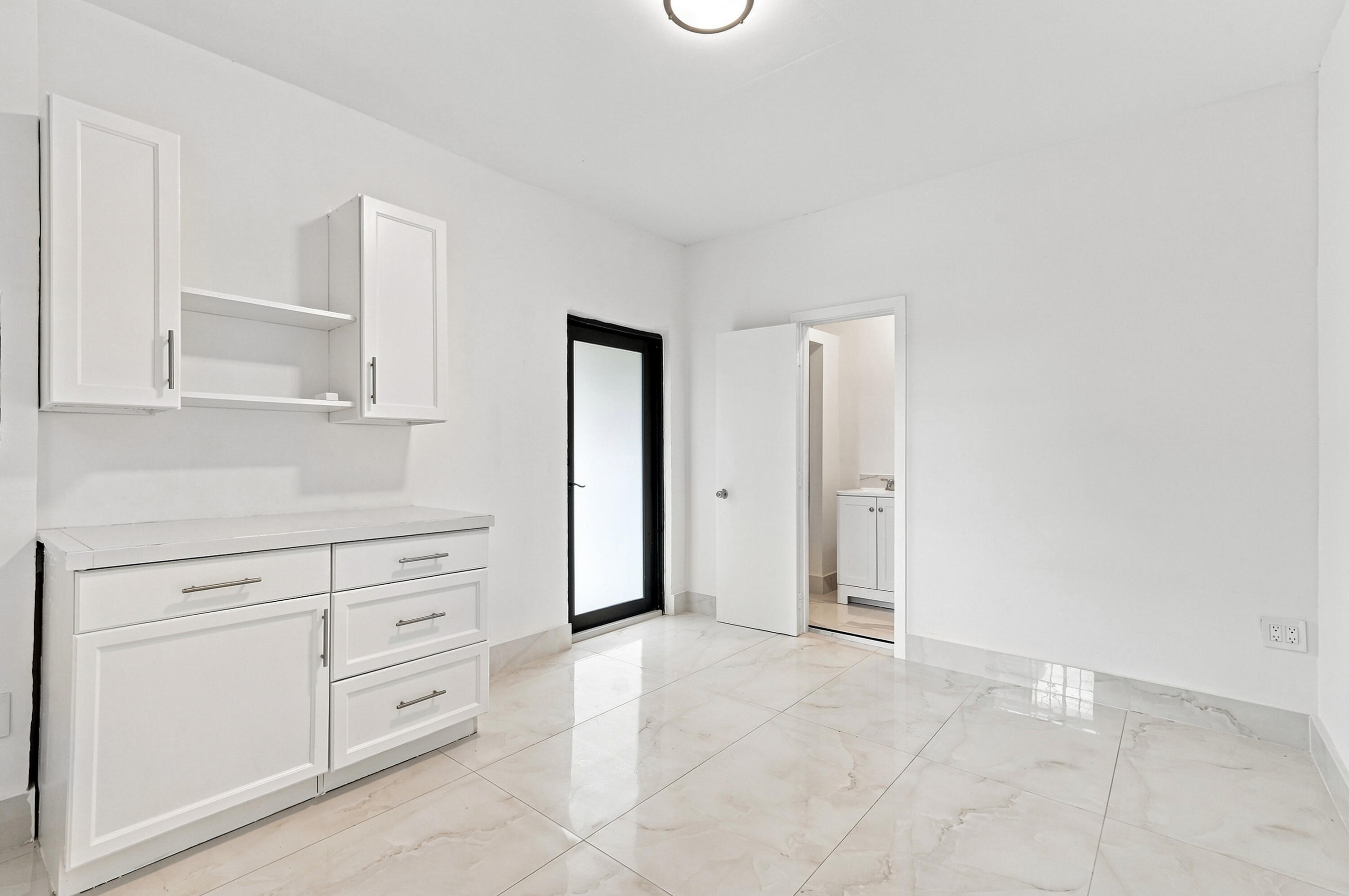 2239 SW 10th Miami, FL 33135