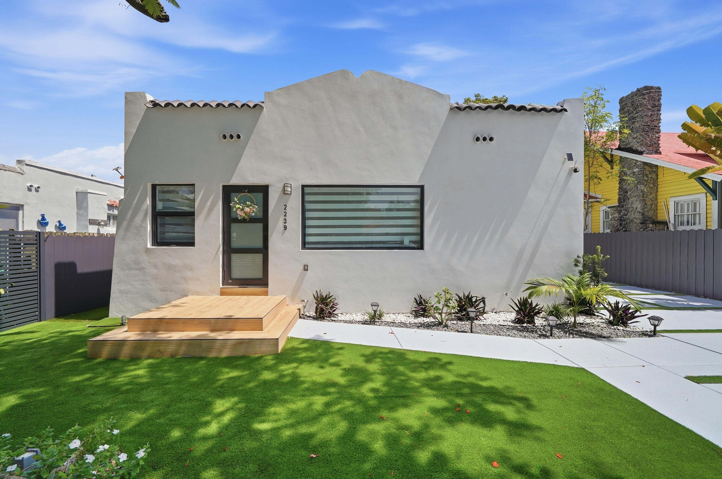 2239 SW 10th Miami, FL 33135