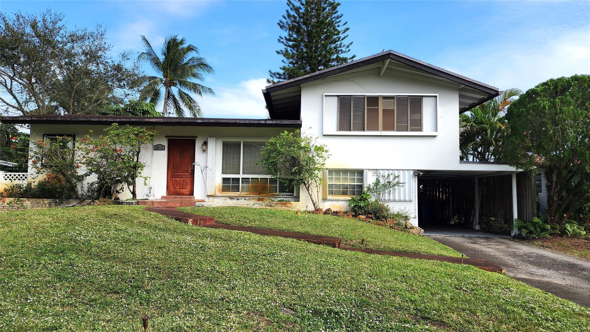 2412 Okeechobee Ln