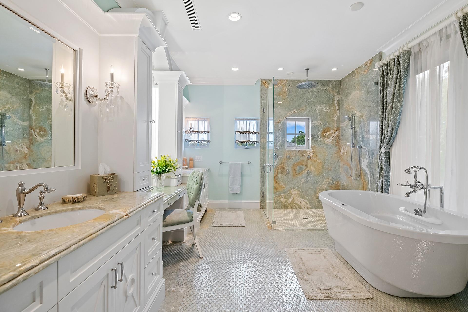 1733 SE 10th St Fort Lauderdale, FL 33316 1733 SE 10th St Fort Lauderdale, FL 33316