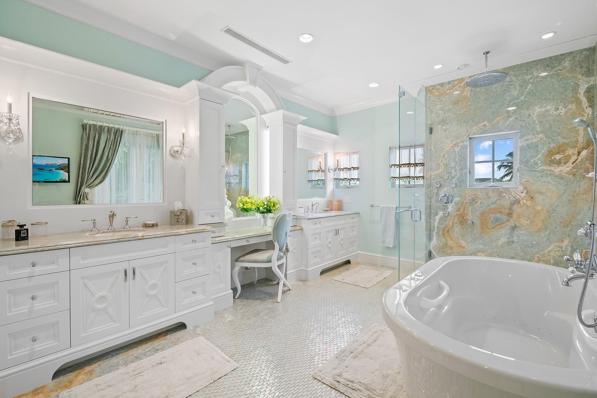 1733 SE 10th St Fort Lauderdale, FL 33316 1733 SE 10th St Fort Lauderdale, FL 33316