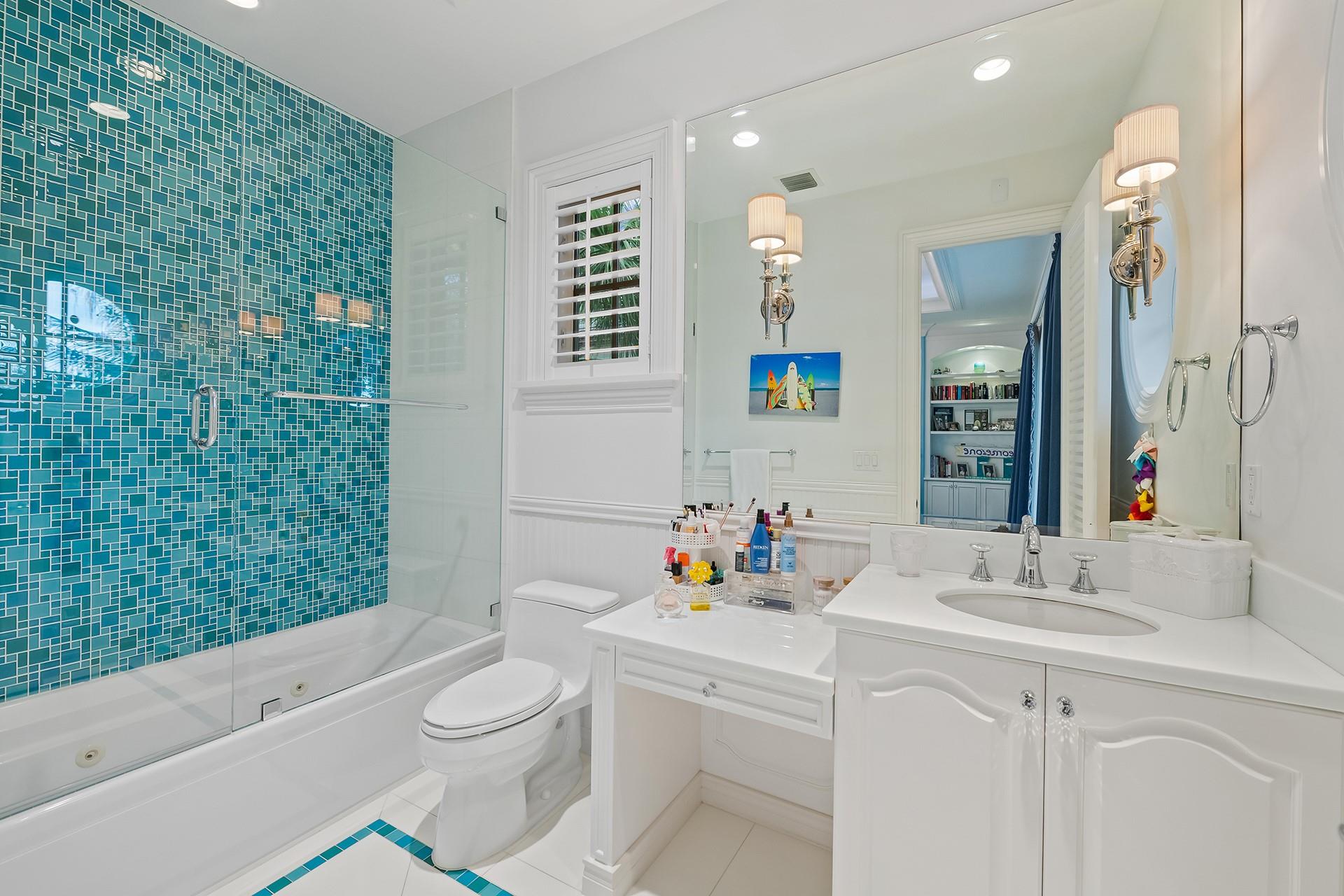 1733 SE 10th St Fort Lauderdale, FL 33316 1733 SE 10th St Fort Lauderdale, FL 33316