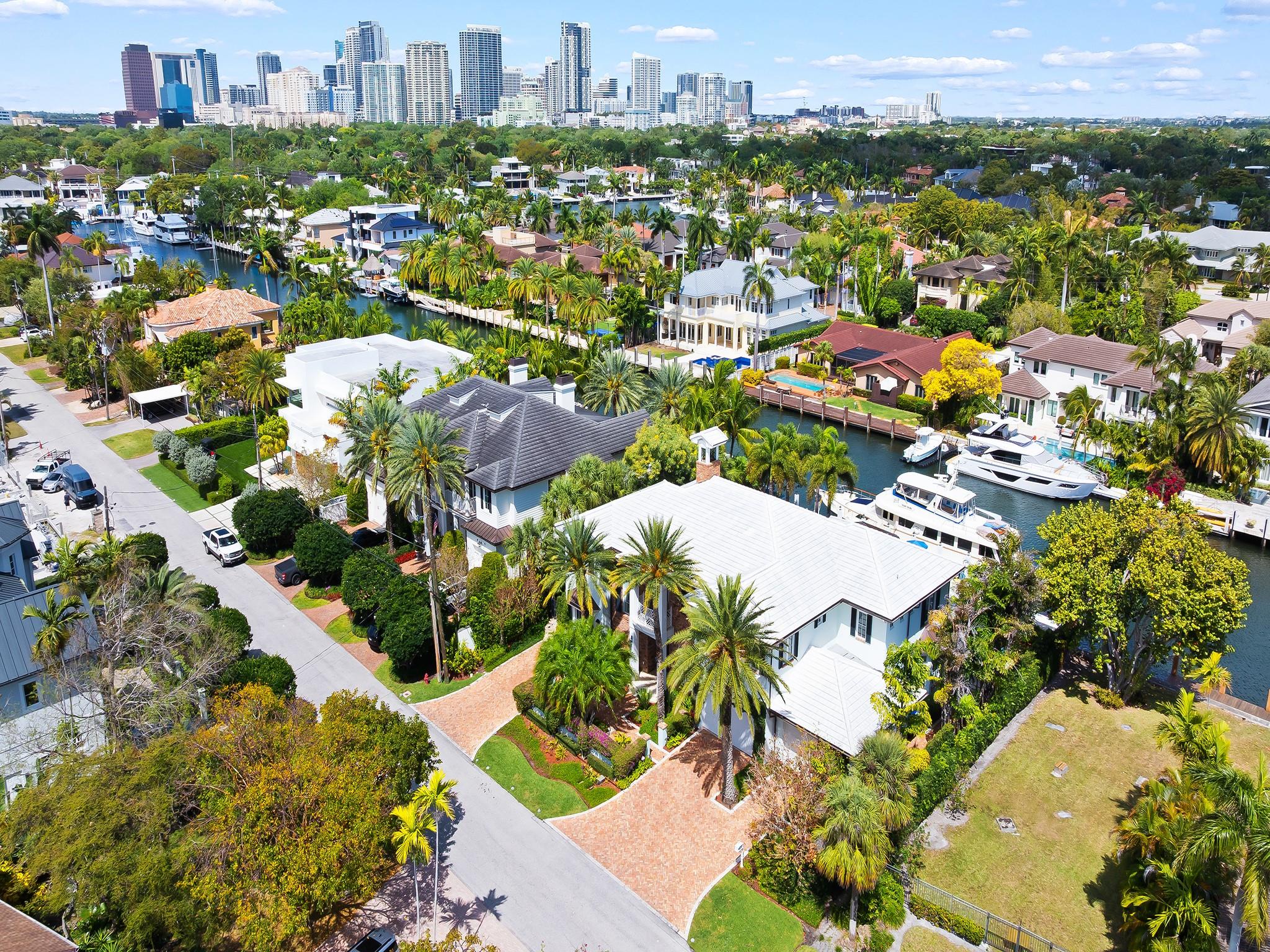 1733 SE 10th St Fort Lauderdale, FL 33316 1733 SE 10th St Fort Lauderdale, FL 33316