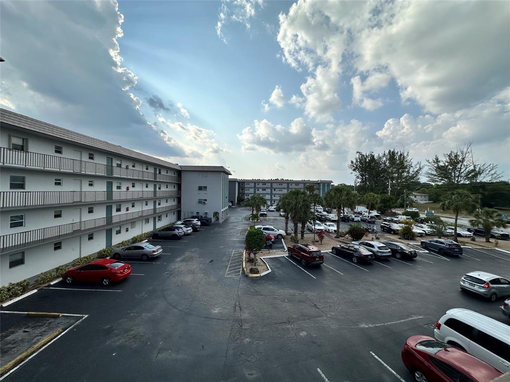 4311 Crystal Lk Dr #303