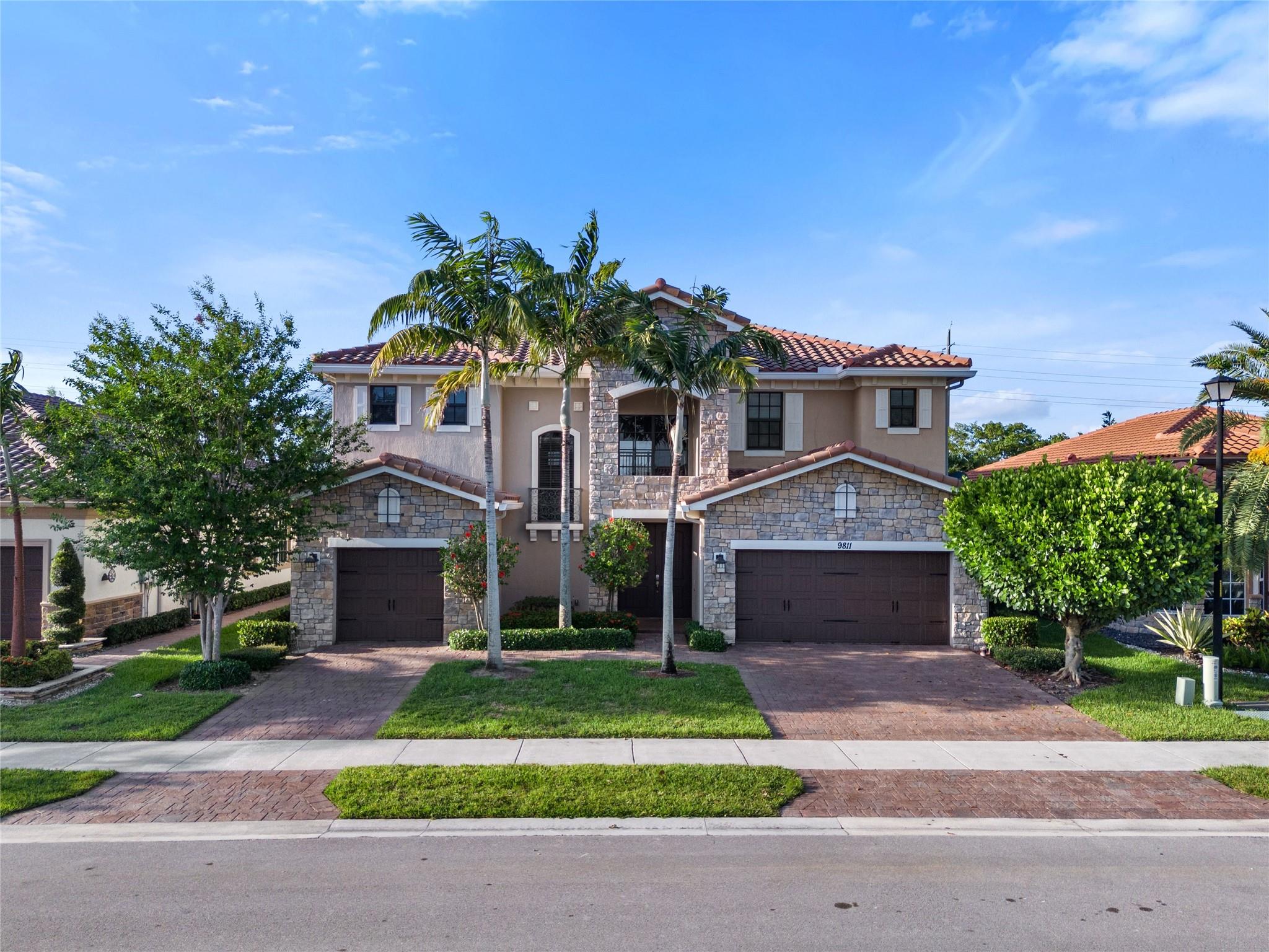 9811 Lakeview Ln