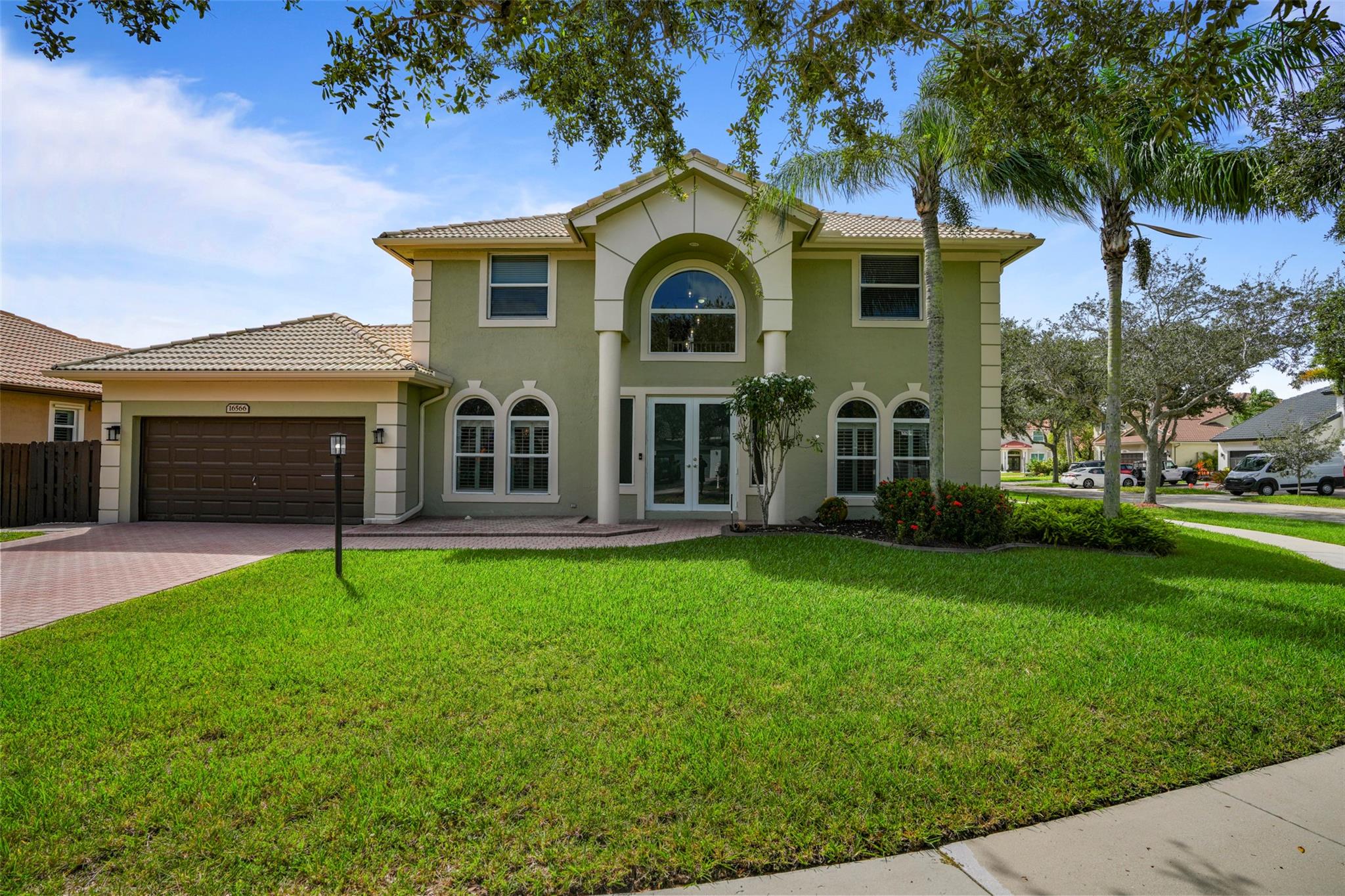 16566 N Mariposa Cir
