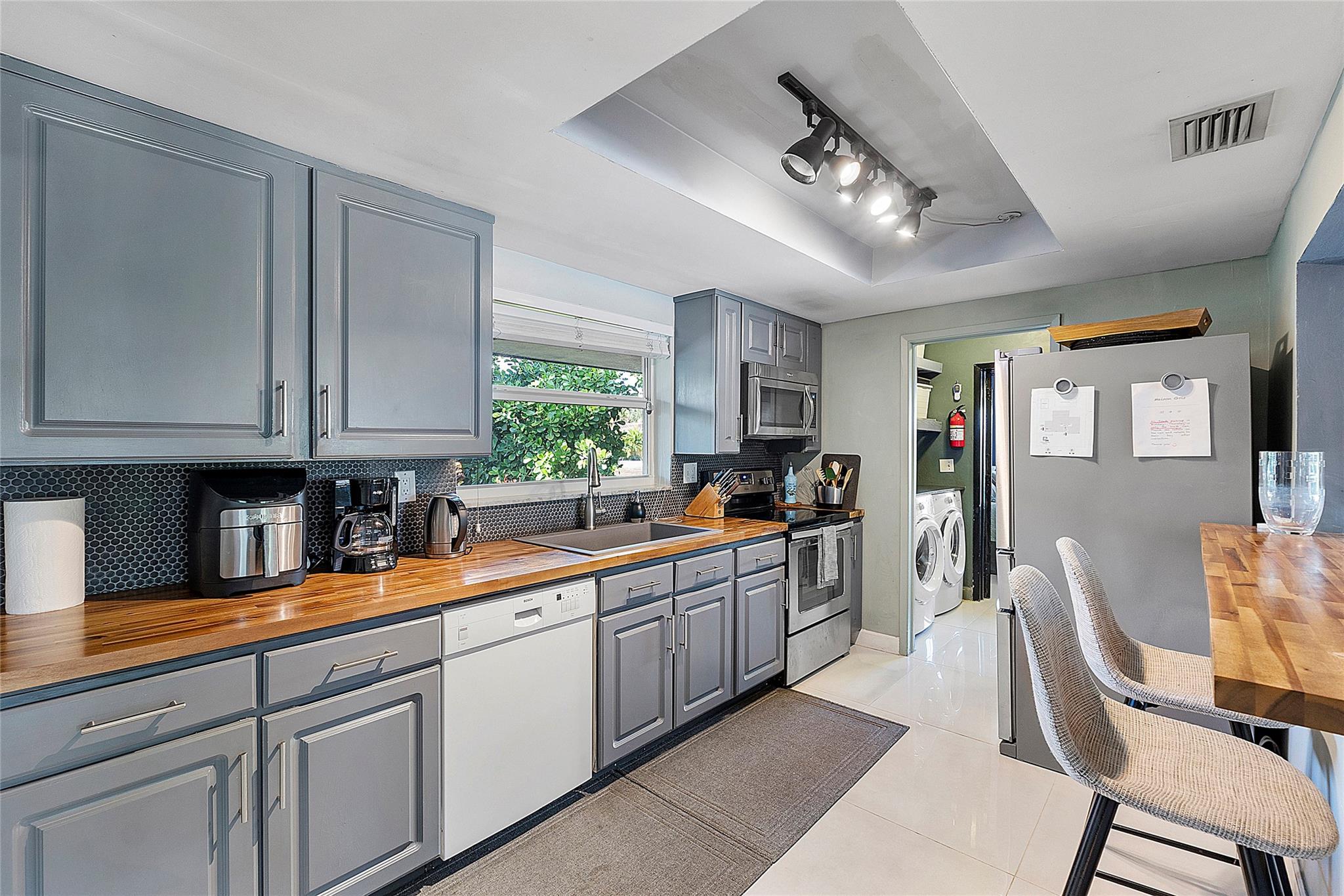 5260 NE 17th Ter Fort Lauderdale, FL 33334