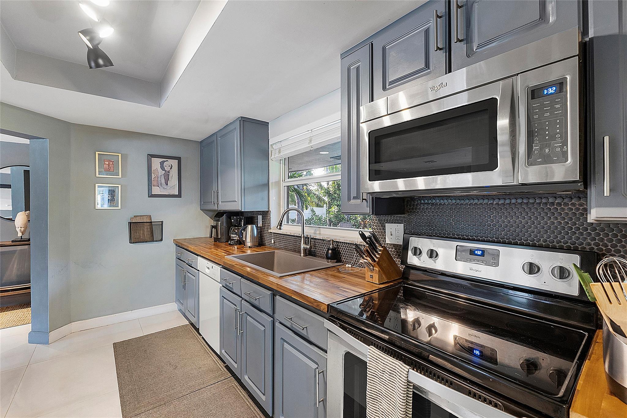 5260 NE 17th Ter Fort Lauderdale, FL 33334