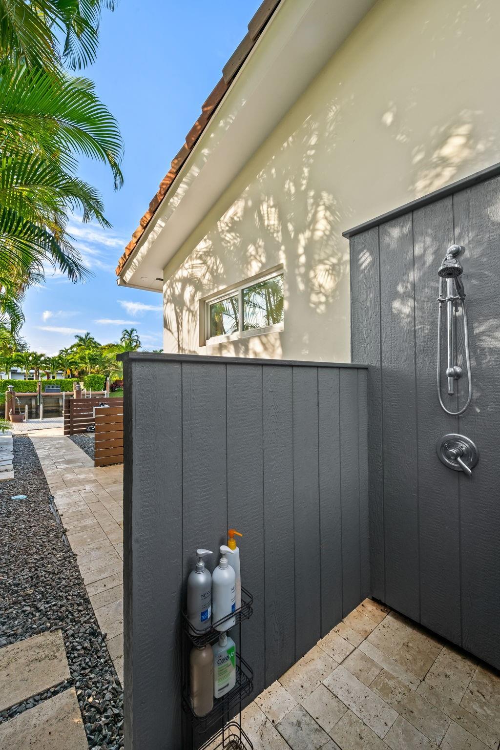 1731 NE 23rd Ave Fort Lauderdale, FL 33305