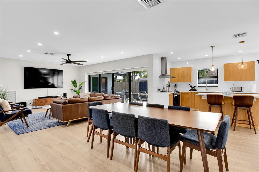 24 Castle Hbr Fort Lauderdale, FL 33308