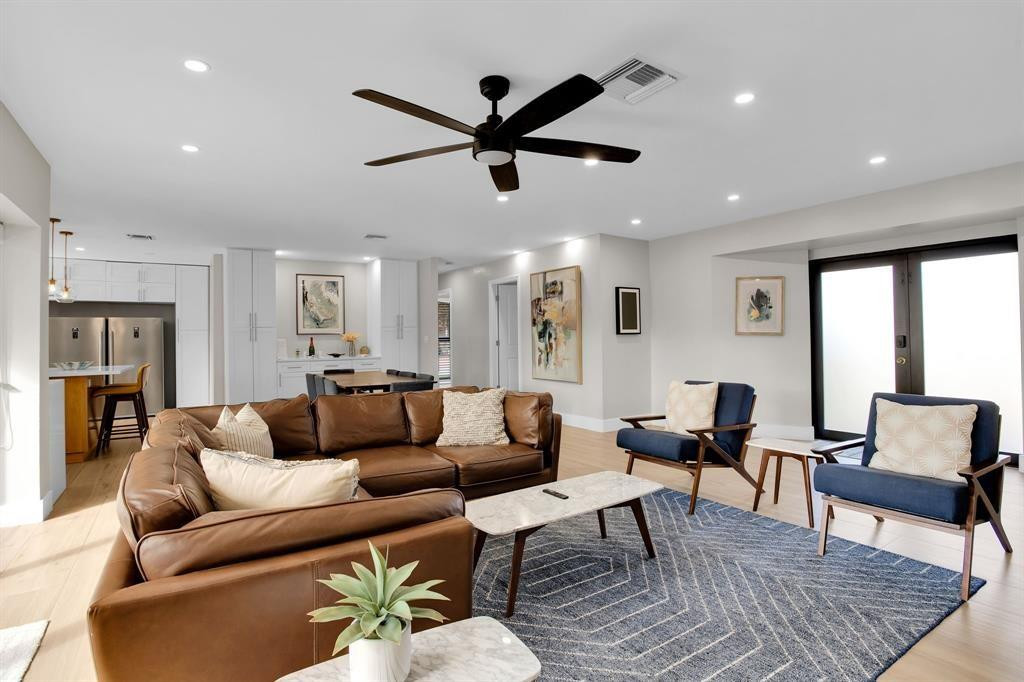 24 Castle Hbr Fort Lauderdale, FL 33308