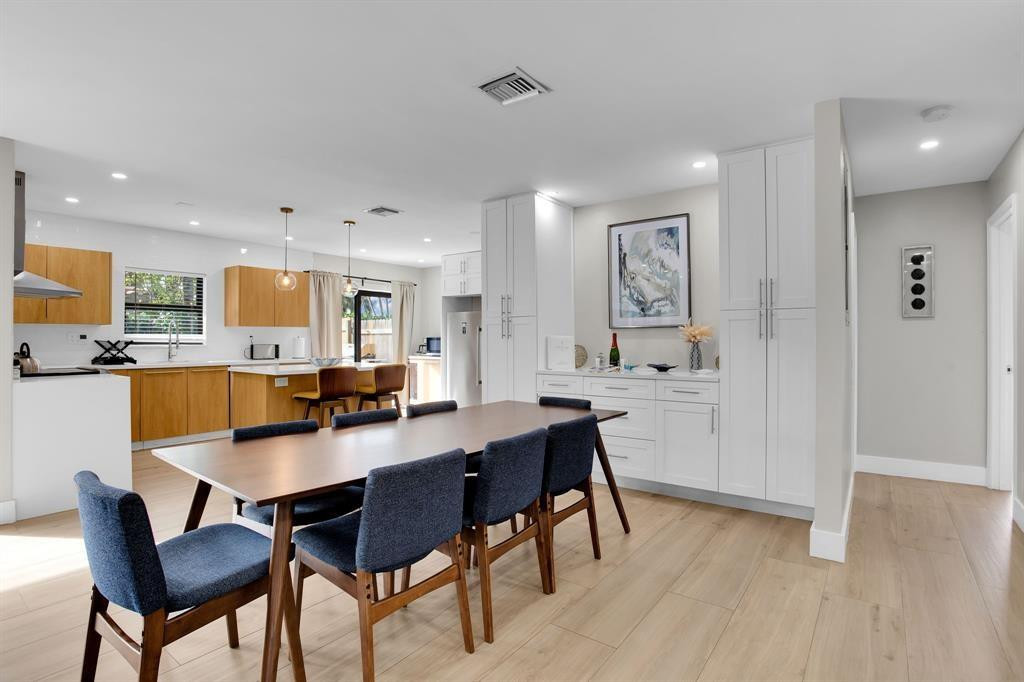 24 Castle Hbr Fort Lauderdale, FL 33308