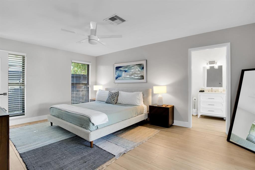 24 Castle Hbr Fort Lauderdale, FL 33308