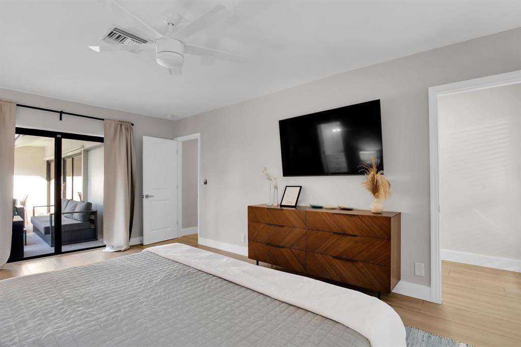 24 Castle Hbr Fort Lauderdale, FL 33308