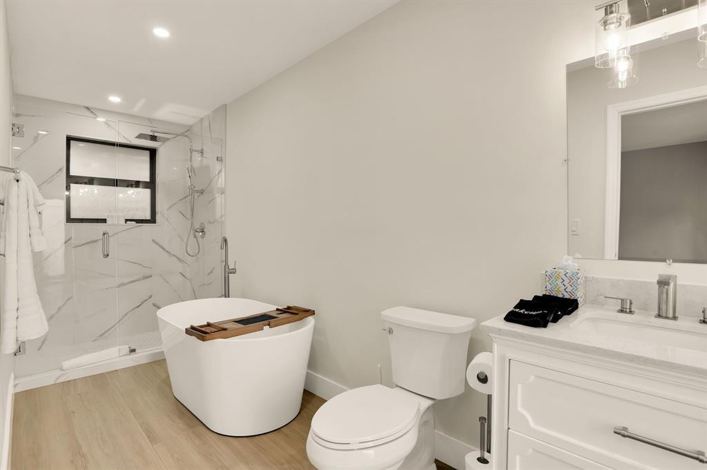 24 Castle Hbr Fort Lauderdale, FL 33308