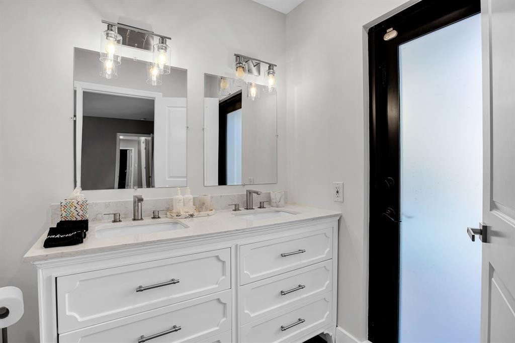 24 Castle Hbr Fort Lauderdale, FL 33308