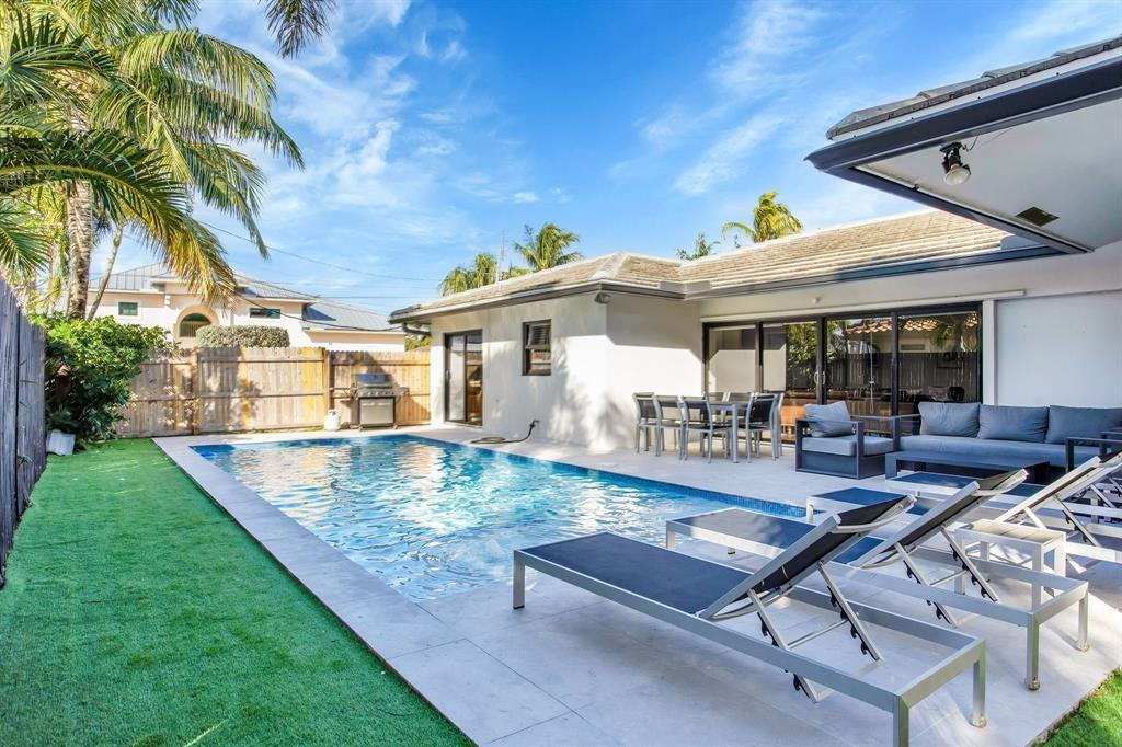 24 Castle Hbr Fort Lauderdale, FL 33308