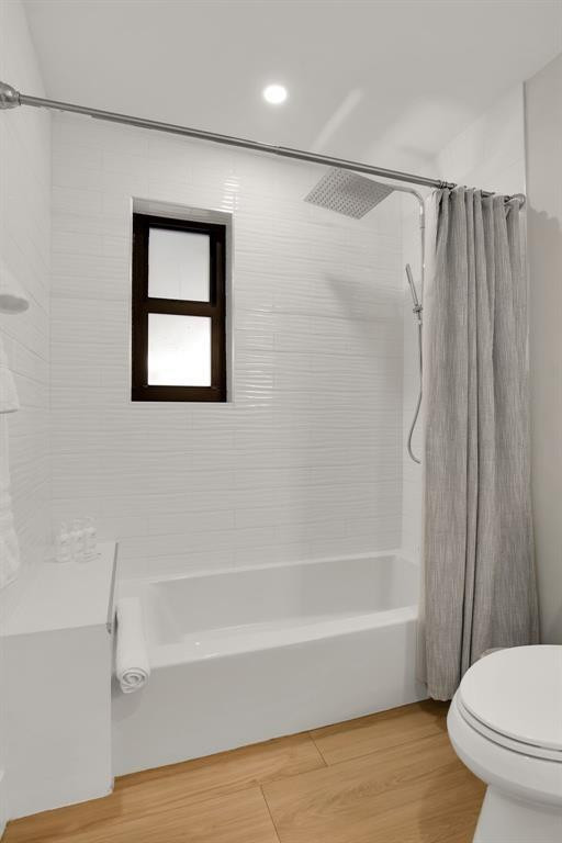 24 Castle Hbr Fort Lauderdale, FL 33308