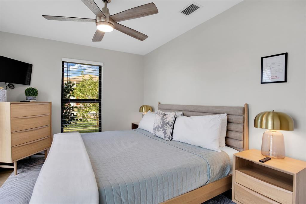 24 Castle Hbr Fort Lauderdale, FL 33308