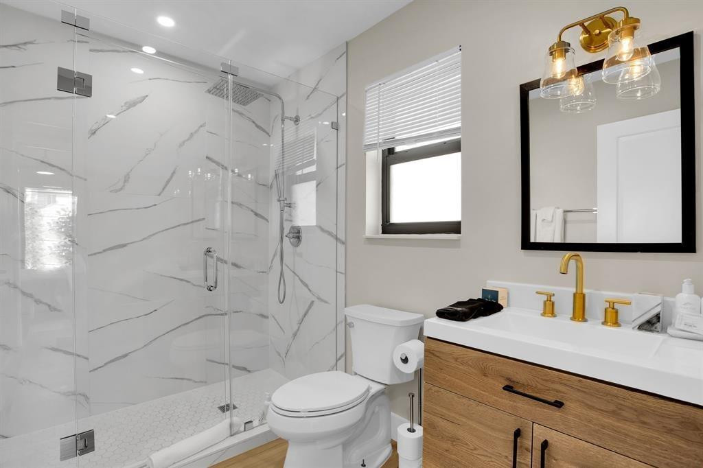 24 Castle Hbr Fort Lauderdale, FL 33308